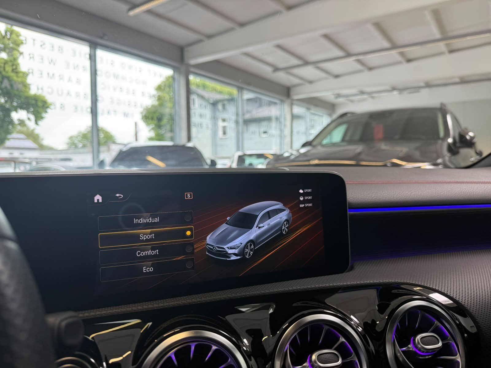 Fahrzeugabbildung Mercedes-Benz CLA 200 SB AMG+PANO+ALLWETTER+TEMPOMAT+AMBI+TOTW