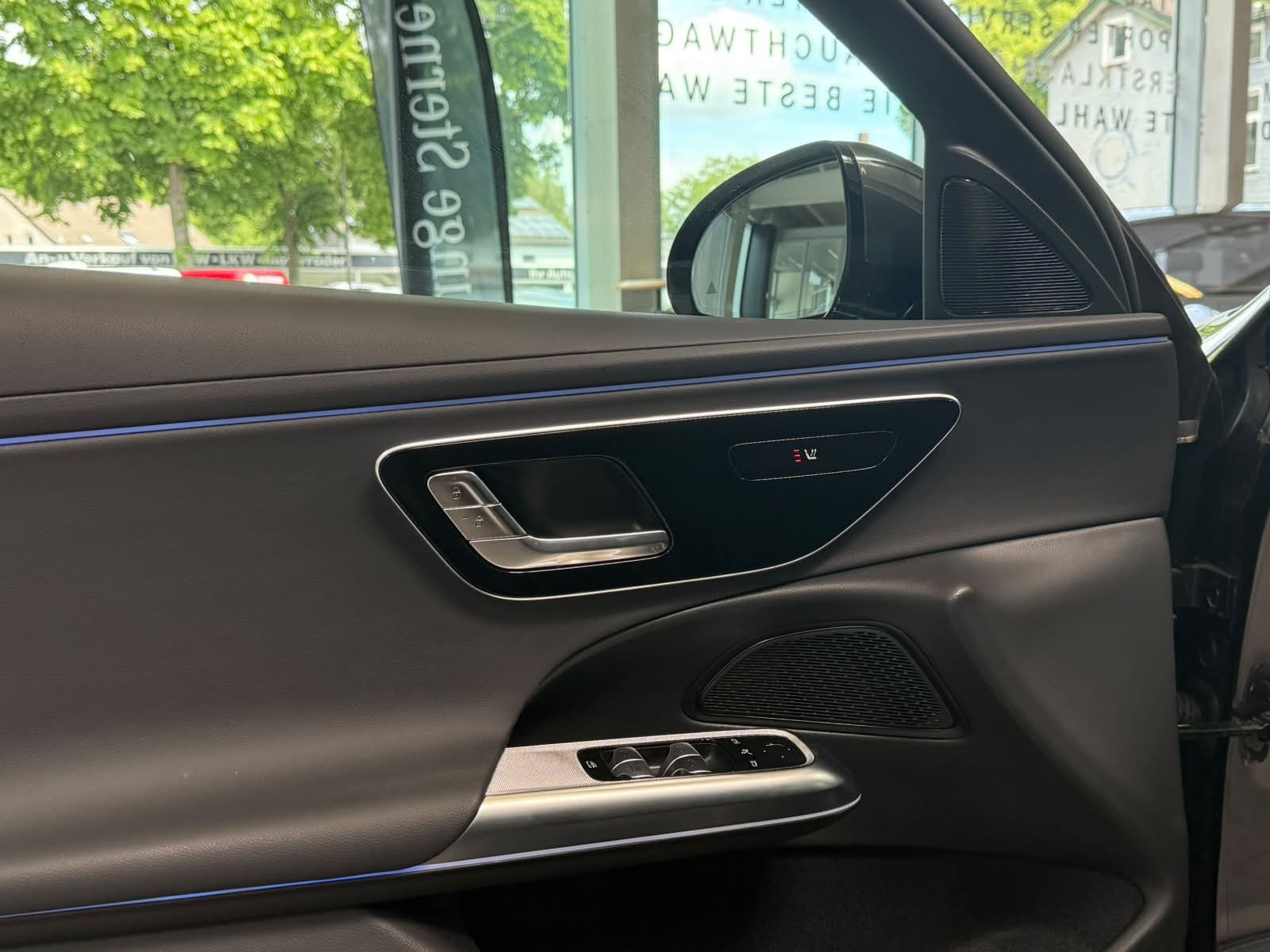 Fahrzeugabbildung Mercedes-Benz E 220 d AVANTGARDE ADV. PANO+19"+DISTR+TOTW