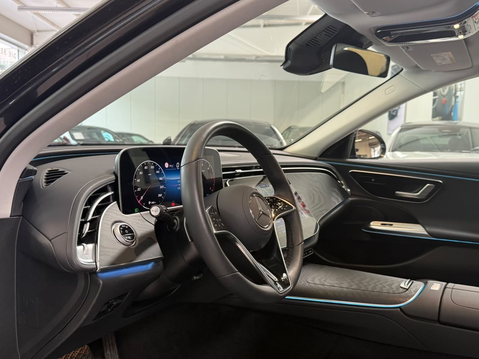 Fahrzeugabbildung Mercedes-Benz E 220 d AVANTGARDE ADV. PANO+19"+DISTR+TOTW