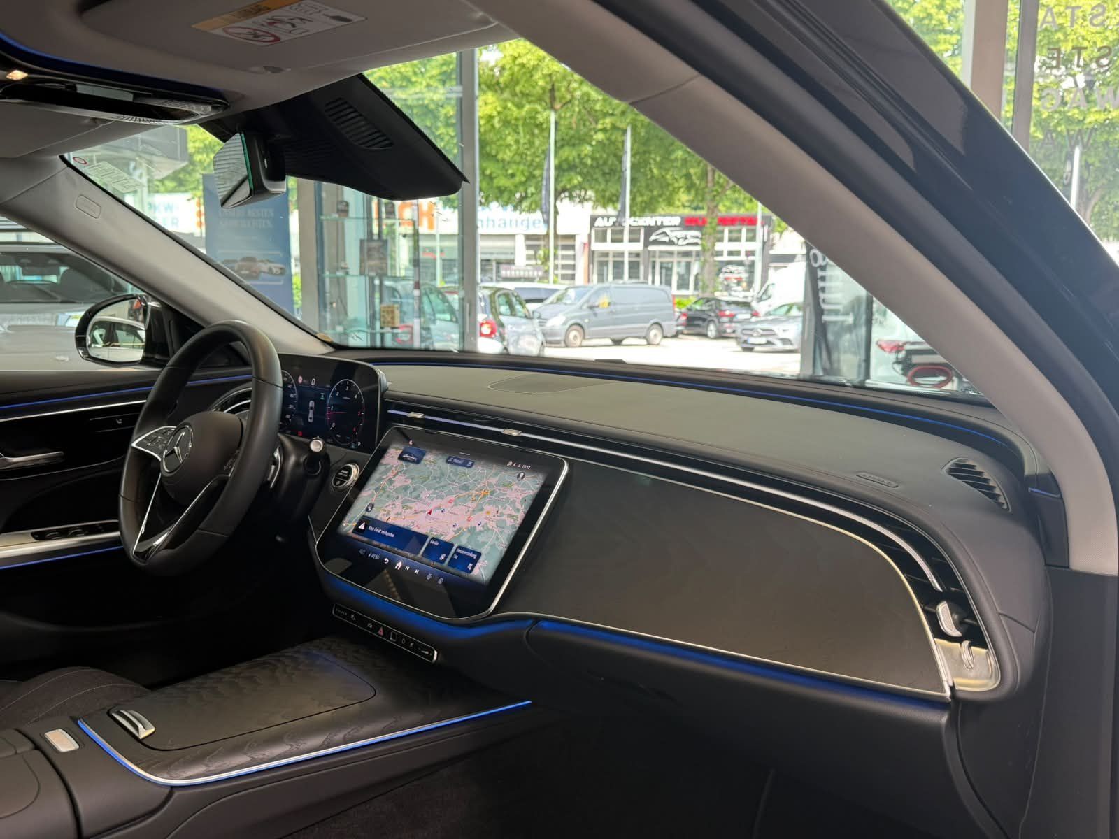 Fahrzeugabbildung Mercedes-Benz E 220 d AVANTGARDE ADV. PANO+19"+DISTR+TOTW