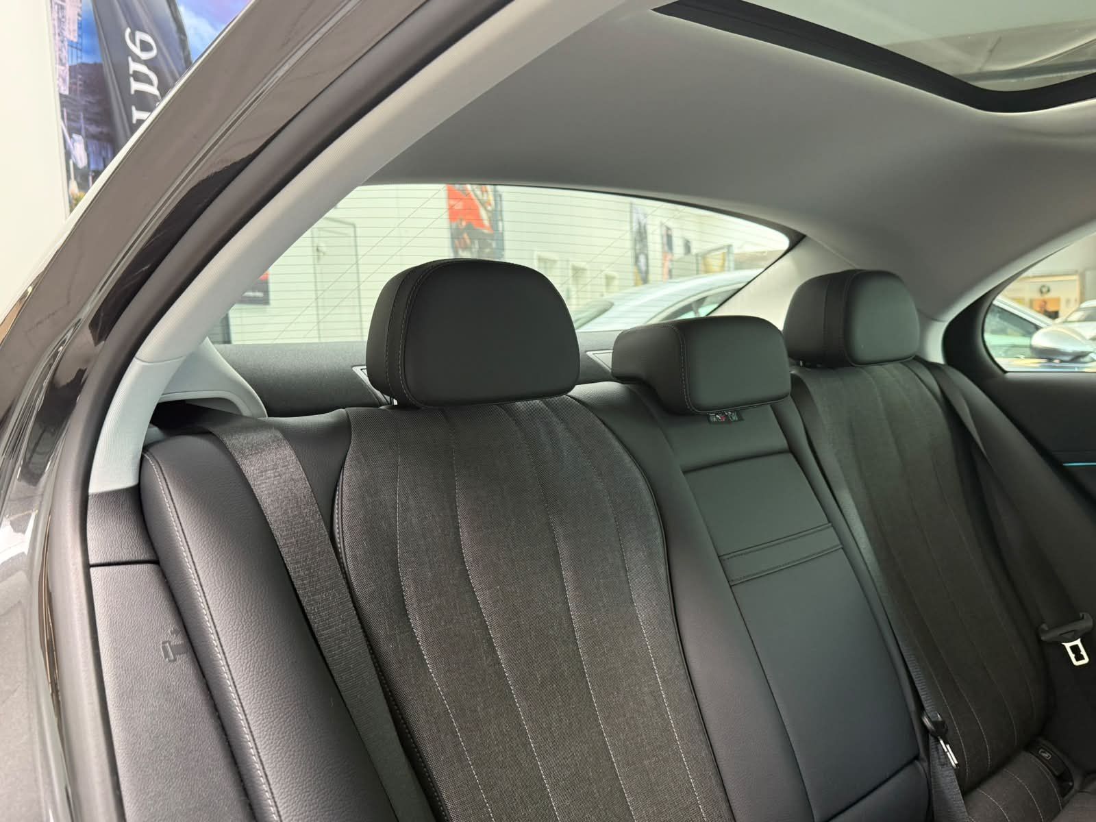 Fahrzeugabbildung Mercedes-Benz E 220 d AVANTGARDE ADV. PANO+19"+DISTR+TOTW