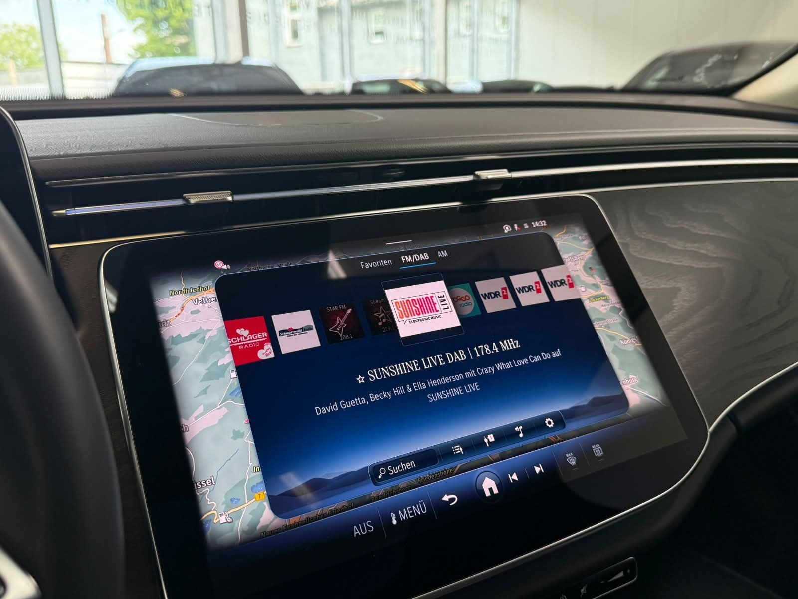 Fahrzeugabbildung Mercedes-Benz E 220 d AVANTGARDE ADV. PANO+19"+DISTR+TOTW