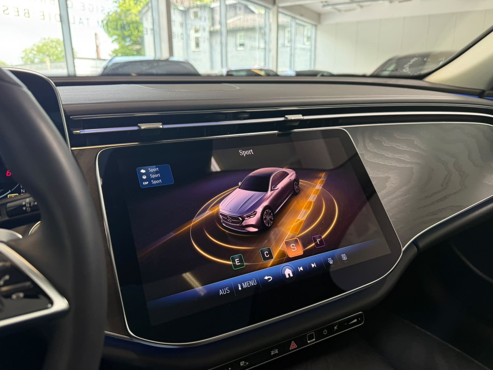 Fahrzeugabbildung Mercedes-Benz E 220 d AVANTGARDE ADV. PANO+19"+DISTR+TOTW