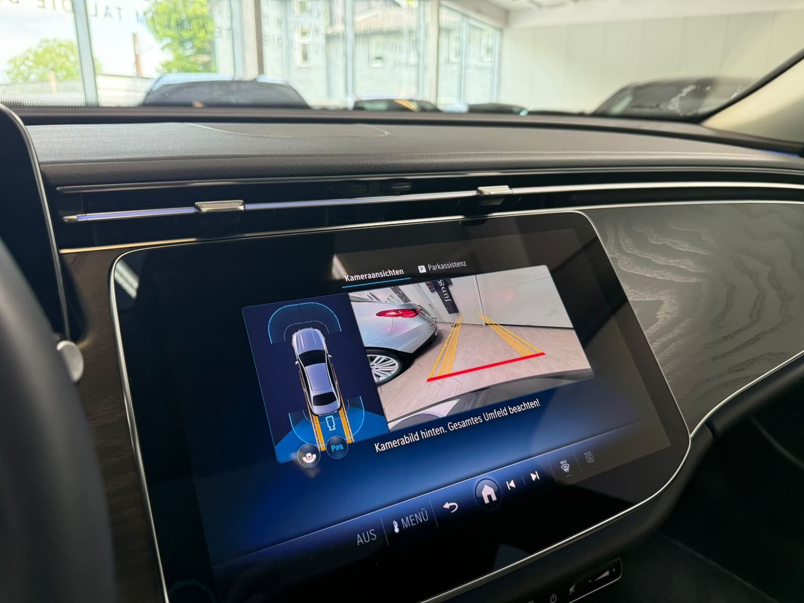 Fahrzeugabbildung Mercedes-Benz E 220 d AVANTGARDE ADV. PANO+19"+DISTR+TOTW