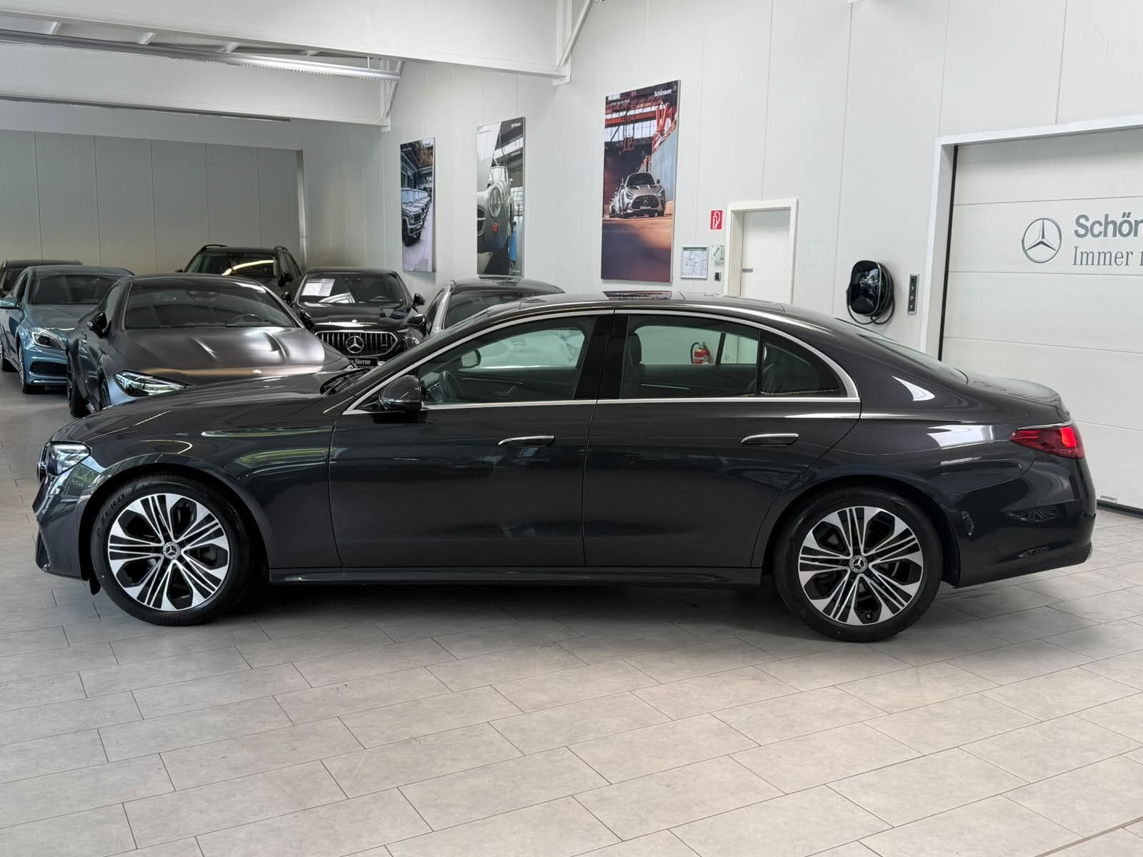 Fahrzeugabbildung Mercedes-Benz E 220 d AVANTGARDE ADV. PANO+19"+DISTR+TOTW