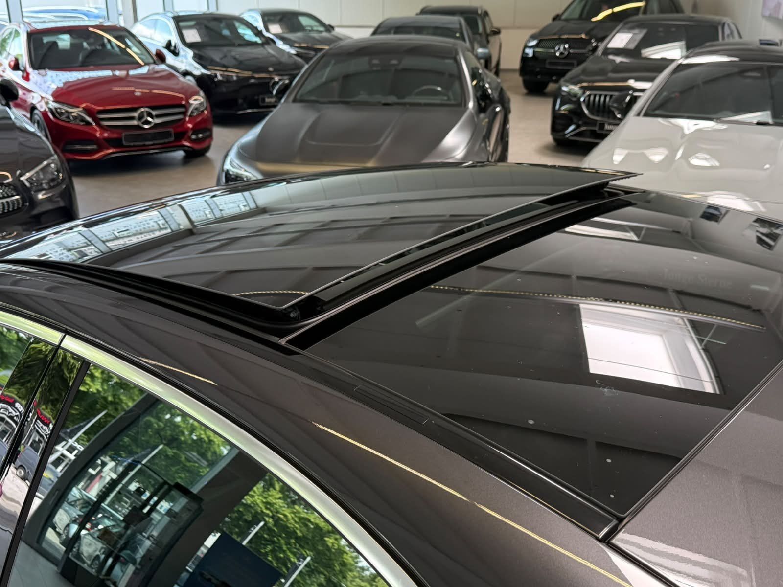 Fahrzeugabbildung Mercedes-Benz E 220 d AVANTGARDE ADV. PANO+19"+DISTR+TOTW