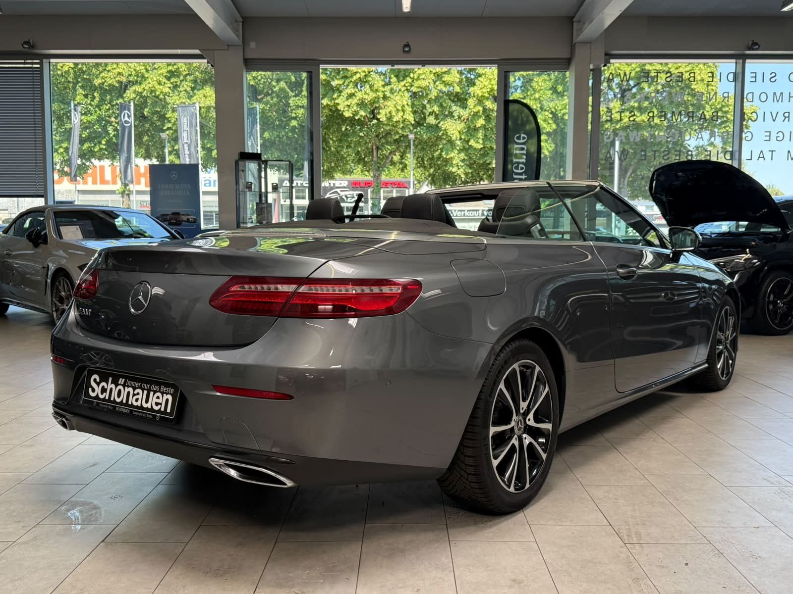 Fahrzeugabbildung Mercedes-Benz E200 Cabrio AVANTGARDE+AIRSCARF+TEMP+KAMERA+TOTW