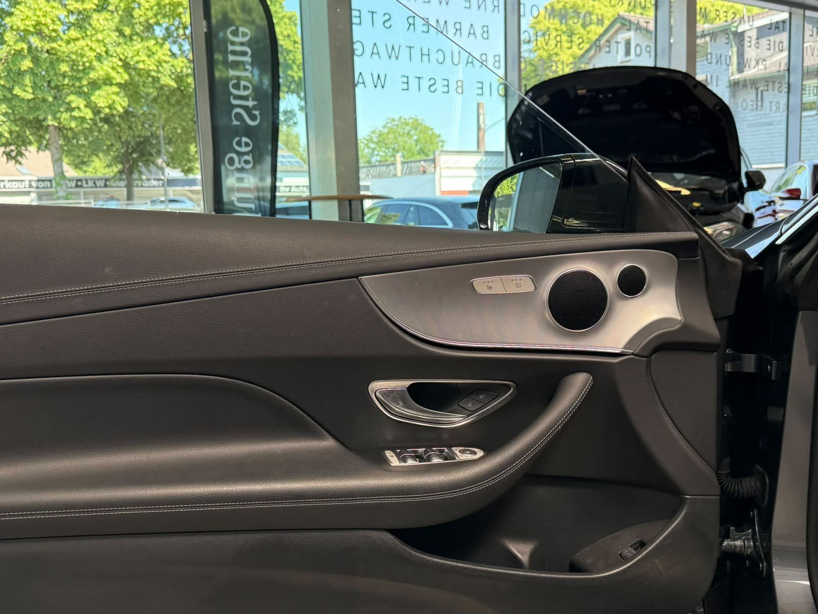 Fahrzeugabbildung Mercedes-Benz E200 Cabrio AVANTGARDE+AIRSCARF+TEMP+KAMERA+TOTW