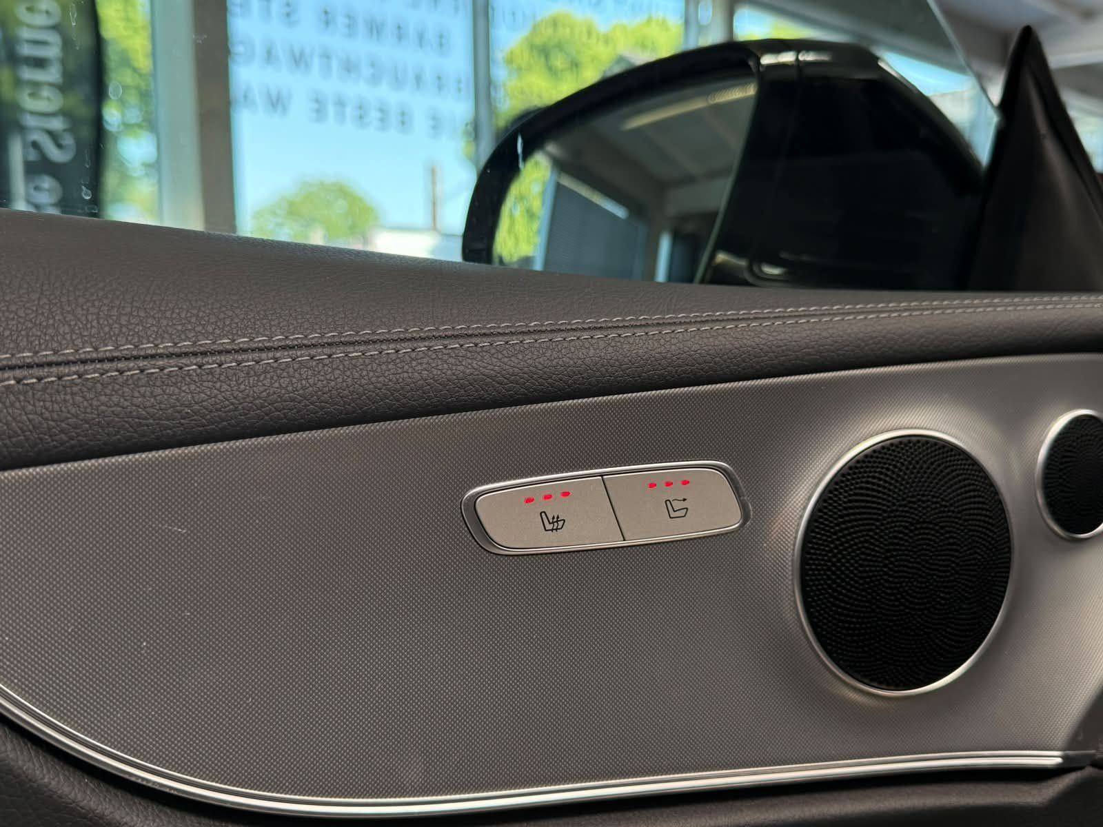Fahrzeugabbildung Mercedes-Benz E200 Cabrio AVANTGARDE+AIRSCARF+TEMP+KAMERA+TOTW