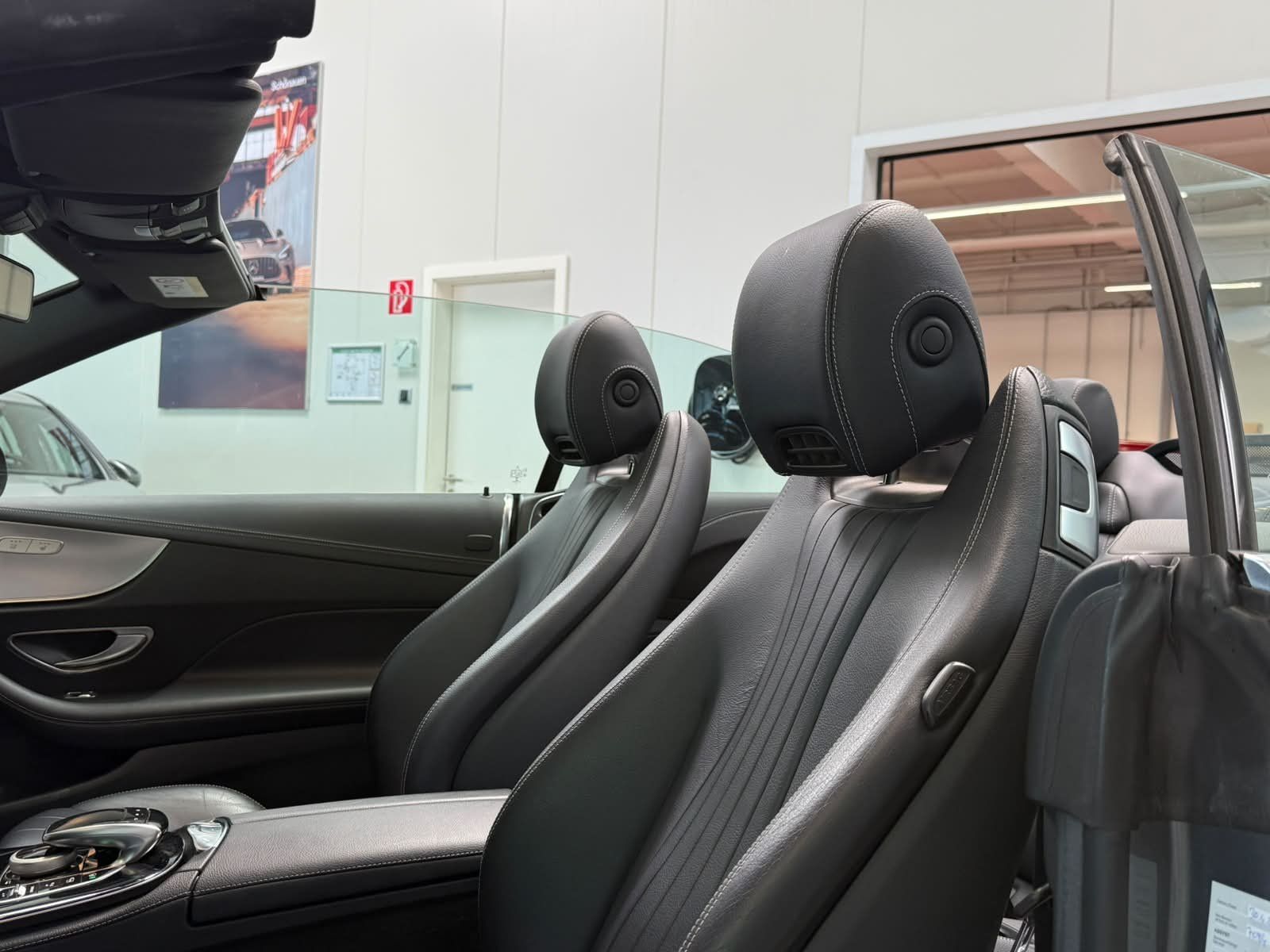 Fahrzeugabbildung Mercedes-Benz E200 Cabrio AVANTGARDE+AIRSCARF+TEMP+KAMERA+TOTW