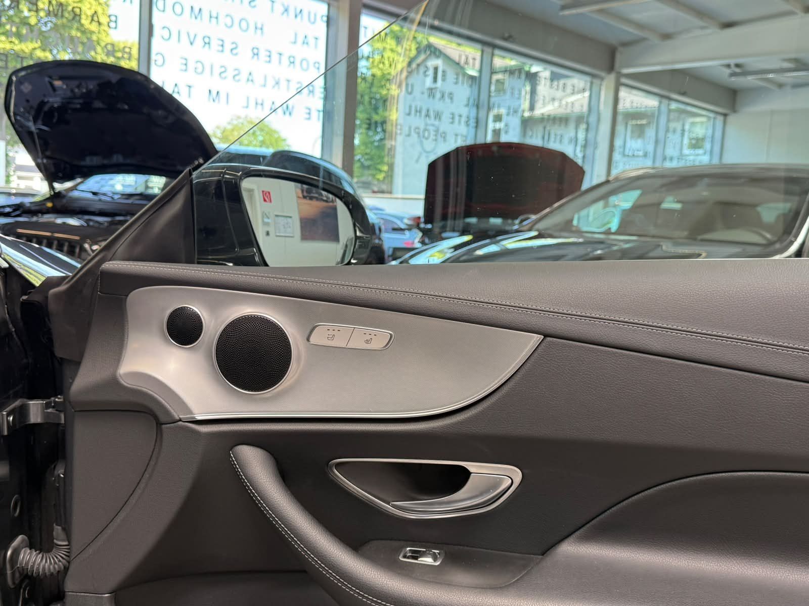 Fahrzeugabbildung Mercedes-Benz E200 Cabrio AVANTGARDE+AIRSCARF+TEMP+KAMERA+TOTW