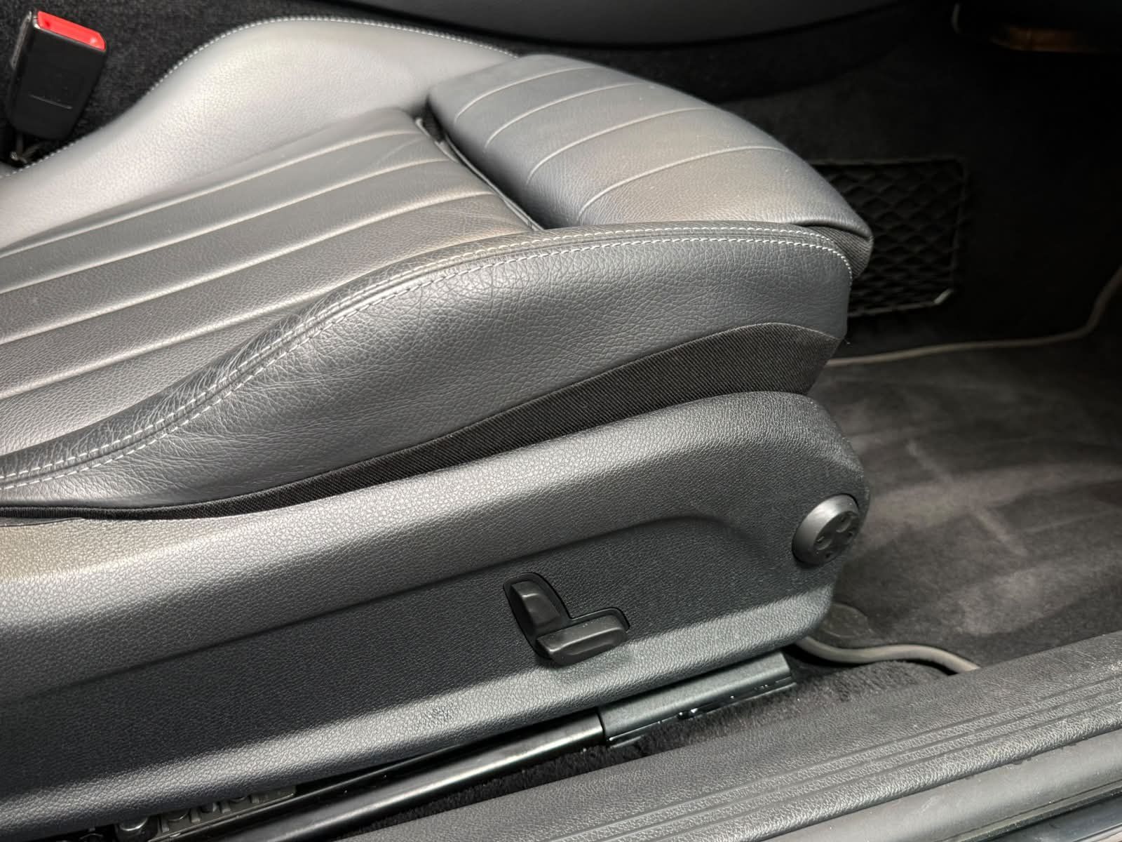 Fahrzeugabbildung Mercedes-Benz E200 Cabrio AVANTGARDE+AIRSCARF+TEMP+KAMERA+TOTW
