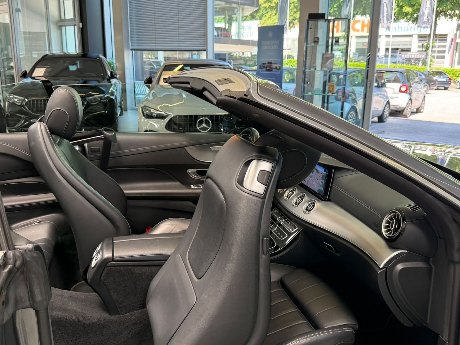 Fahrzeugabbildung Mercedes-Benz E200 Cabrio AVANTGARDE+AIRSCARF+TEMP+KAMERA+TOTW