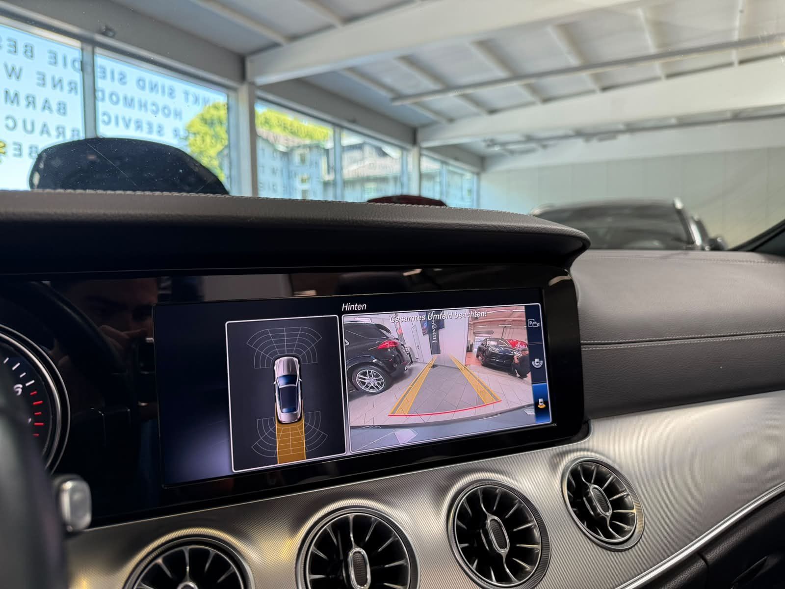 Fahrzeugabbildung Mercedes-Benz E200 Cabrio AVANTGARDE+AIRSCARF+TEMP+KAMERA+TOTW