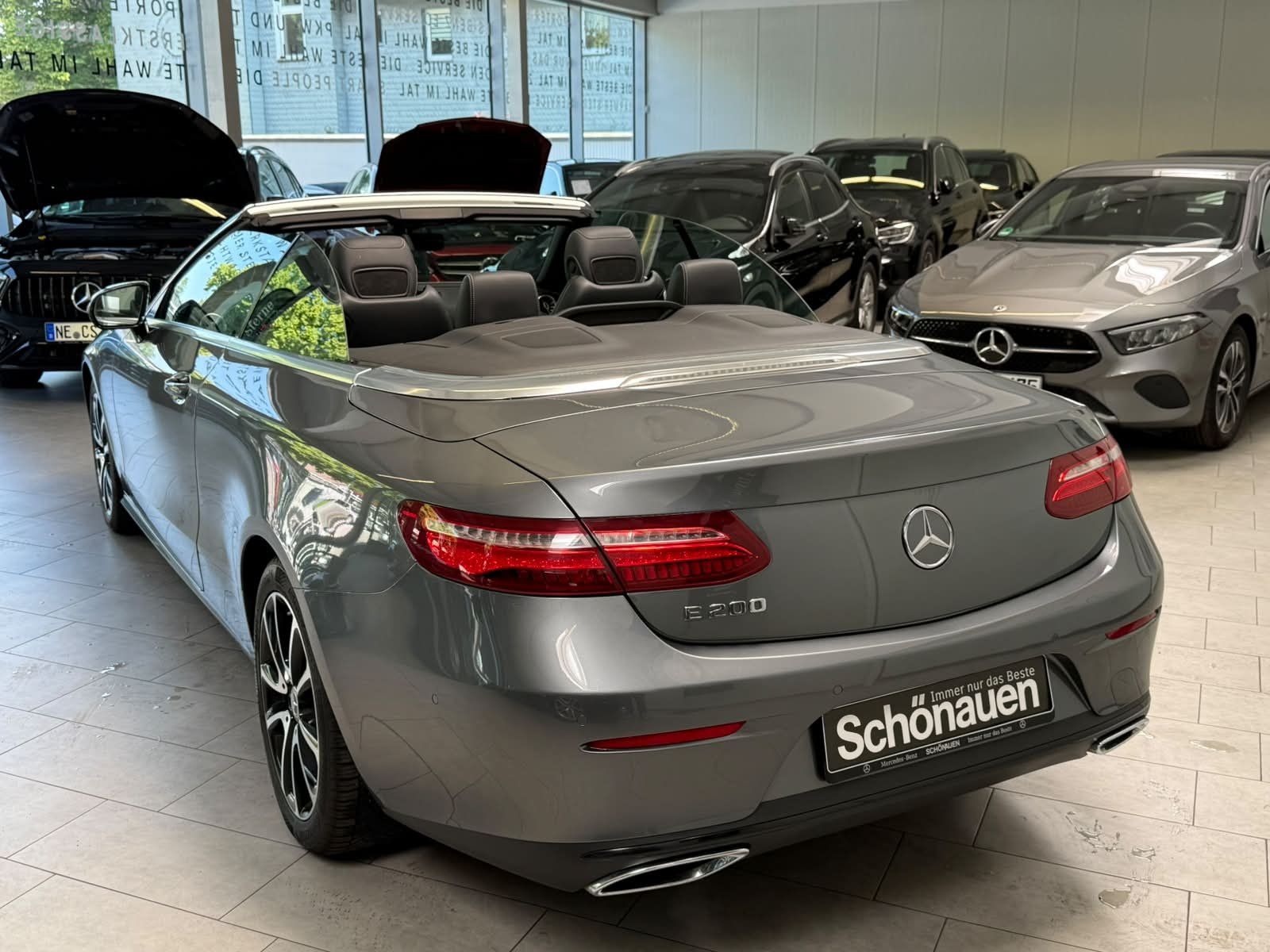 Fahrzeugabbildung Mercedes-Benz E200 Cabrio AVANTGARDE+AIRSCARF+TEMP+KAMERA+TOTW