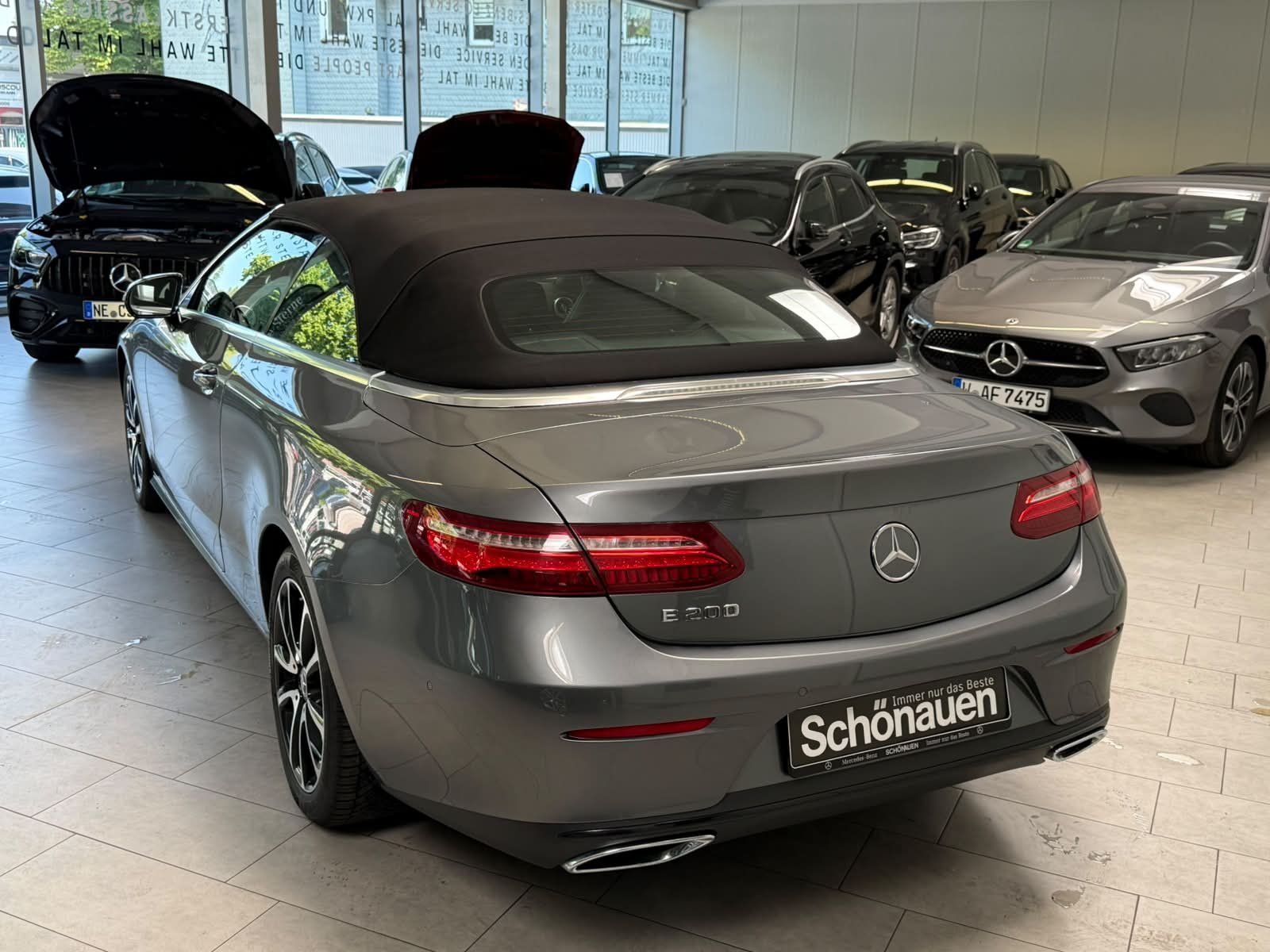 Fahrzeugabbildung Mercedes-Benz E200 Cabrio AVANTGARDE+AIRSCARF+TEMP+KAMERA+TOTW