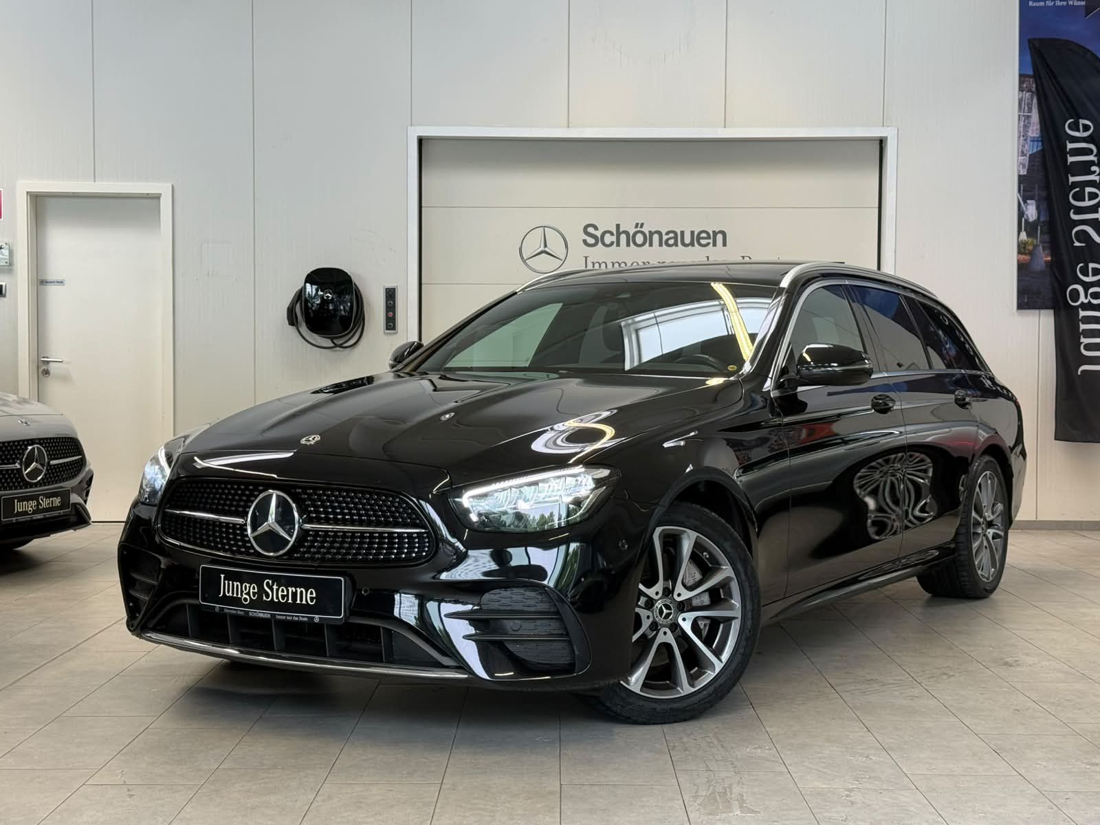 Mercedes-Benz E 200 T AMG PANO+AHK+MBUXHIGH+EASYPACK+AMBI+LED