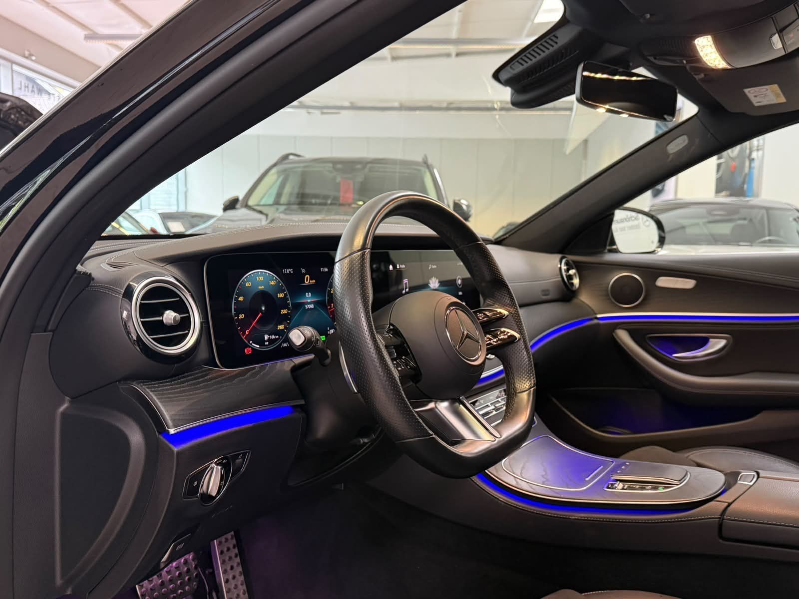 Fahrzeugabbildung Mercedes-Benz E 200 T AMG PANO+AHK+MBUXHIGH+EASYPACK+AMBI+LED