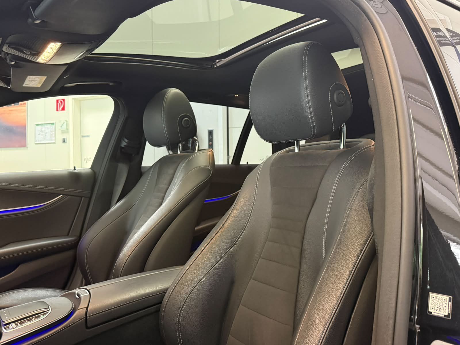 Fahrzeugabbildung Mercedes-Benz E 200 T AMG PANO+AHK+MBUXHIGH+EASYPACK+AMBI+LED