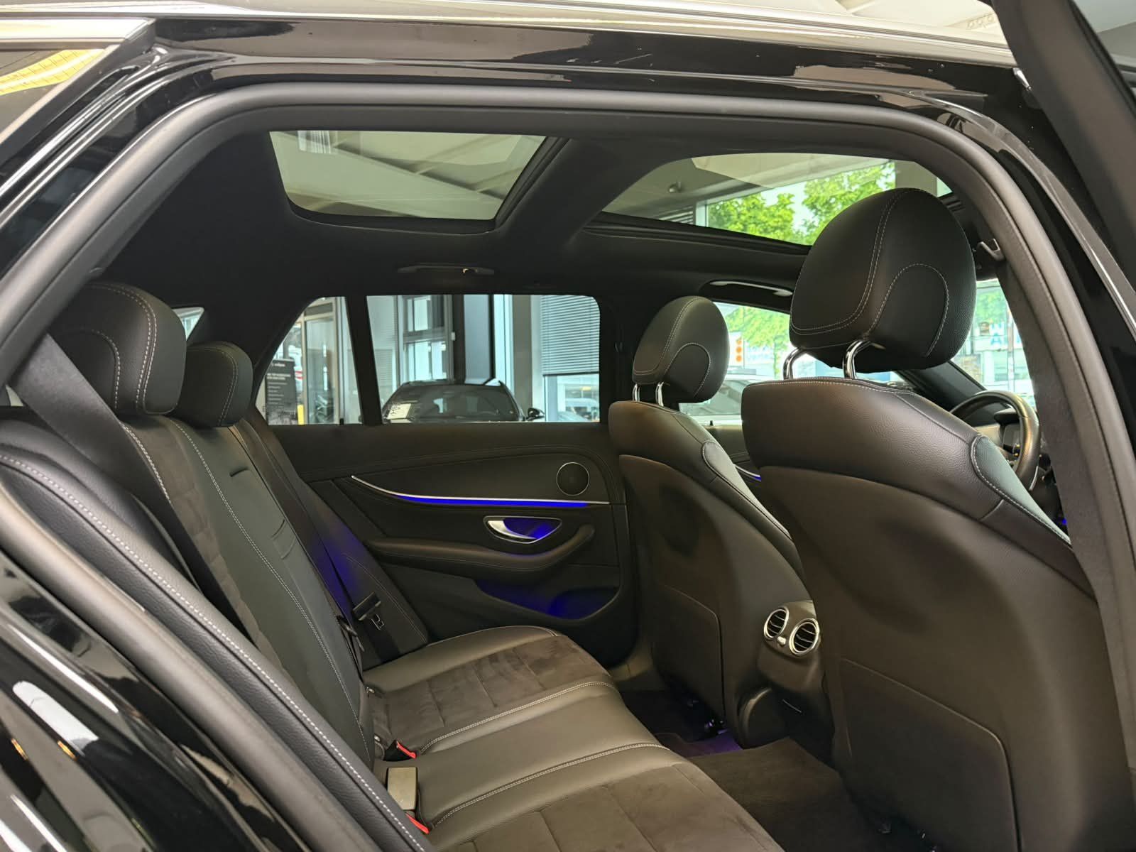 Fahrzeugabbildung Mercedes-Benz E 200 T AMG PANO+AHK+MBUXHIGH+EASYPACK+AMBI+LED