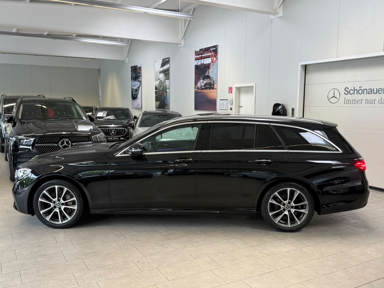 Fahrzeugabbildung Mercedes-Benz E 200 T AMG PANO+AHK+MBUXHIGH+EASYPACK+AMBI+LED