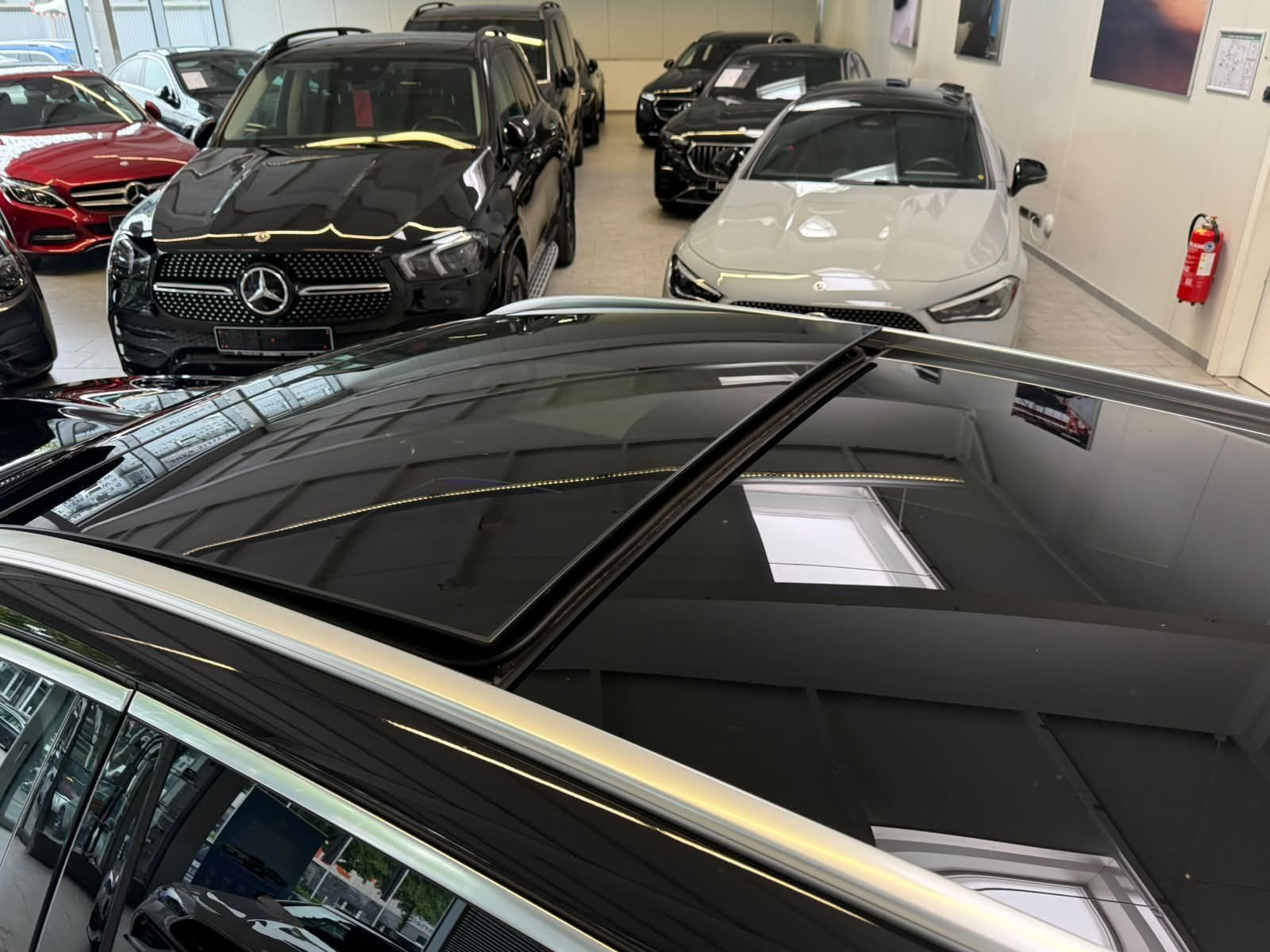 Fahrzeugabbildung Mercedes-Benz E 200 T AMG PANO+AHK+MBUXHIGH+EASYPACK+AMBI+LED