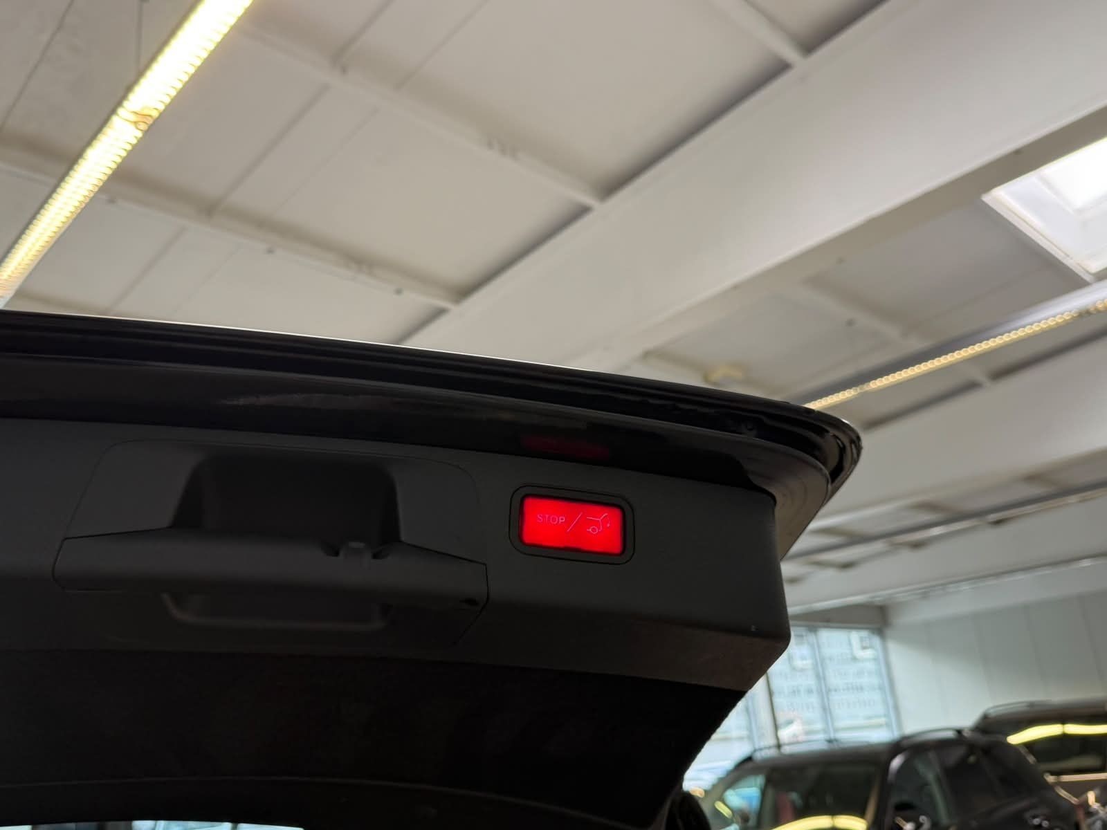 Fahrzeugabbildung Mercedes-Benz E 200 T AMG PANO+AHK+MBUXHIGH+EASYPACK+AMBI+LED
