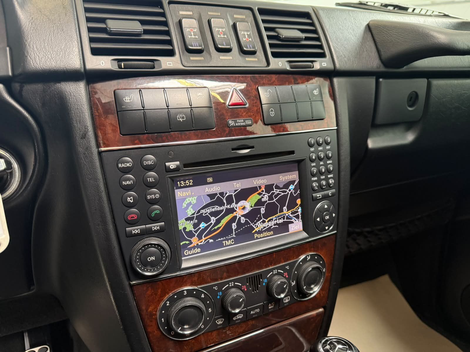 Fahrzeugabbildung Mercedes-Benz G 350 BlueTEC Station-Wagen kurz TOP ZUSTAND