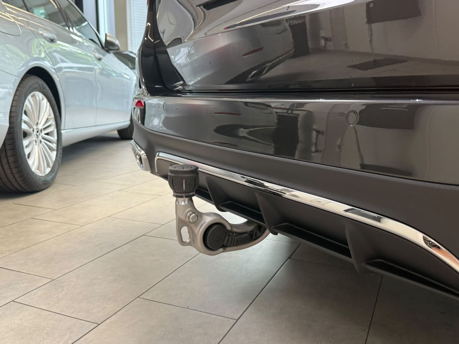 Fahrzeugabbildung Mercedes-Benz E 220 d T AMG ADV. BURM4D+AHK+DISTR+KEYLESS+DAB