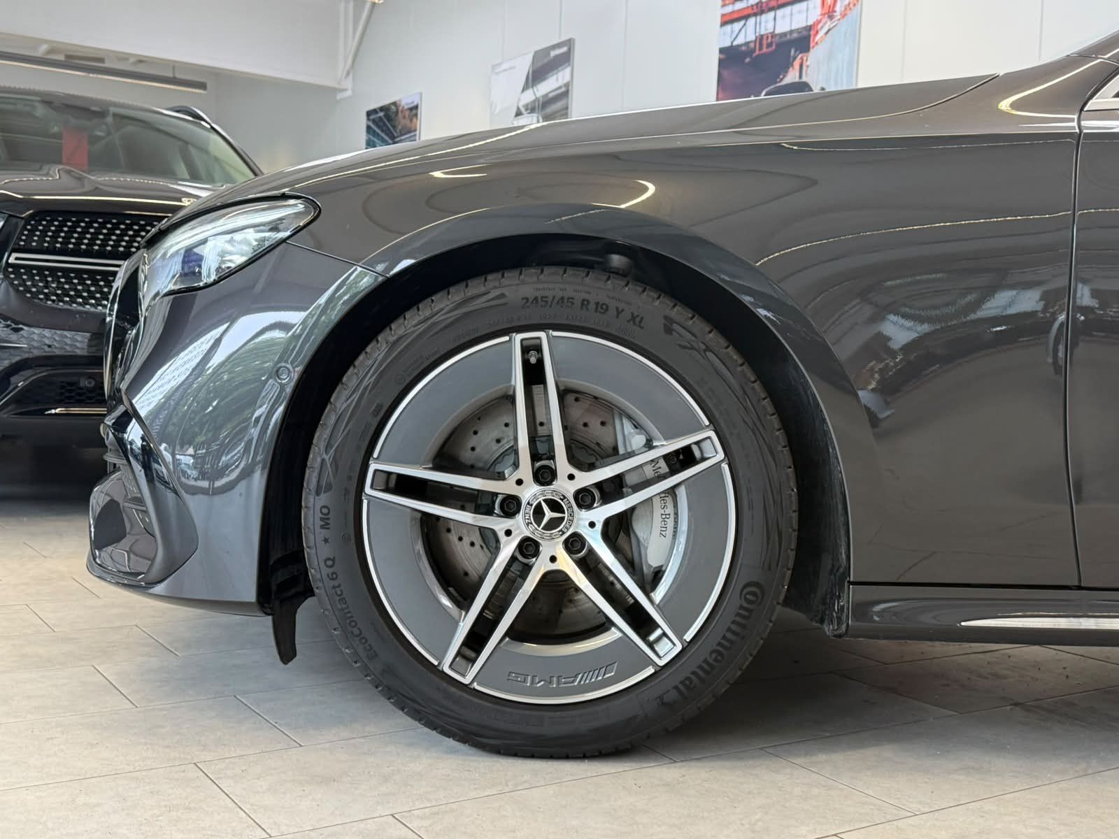 Fahrzeugabbildung Mercedes-Benz E 220 d T AMG ADV. BURM4D+AHK+DISTR+KEYLESS+DAB