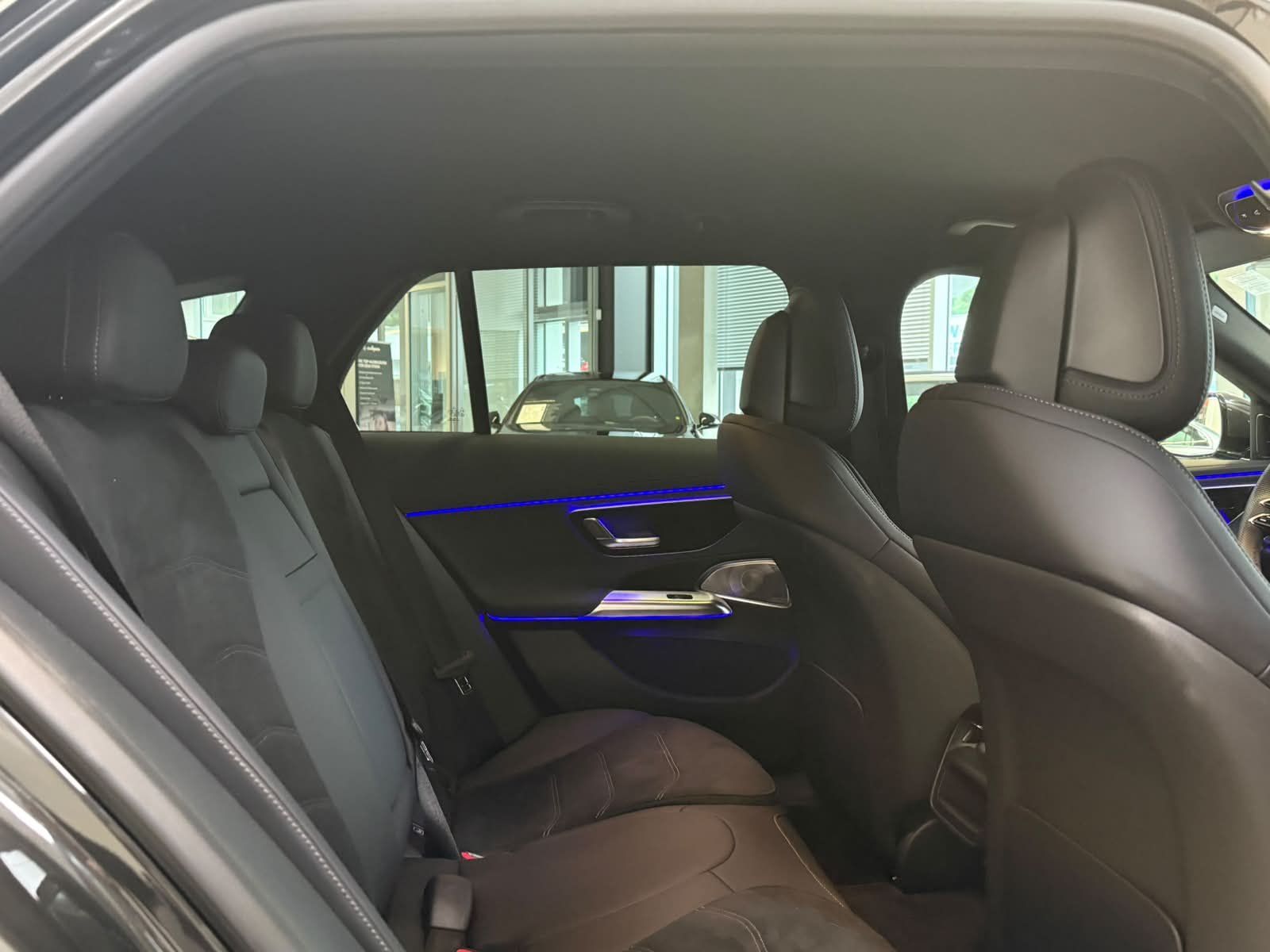 Fahrzeugabbildung Mercedes-Benz E 220 d T AMG ADV. BURM4D+AHK+DISTR+KEYLESS+DAB