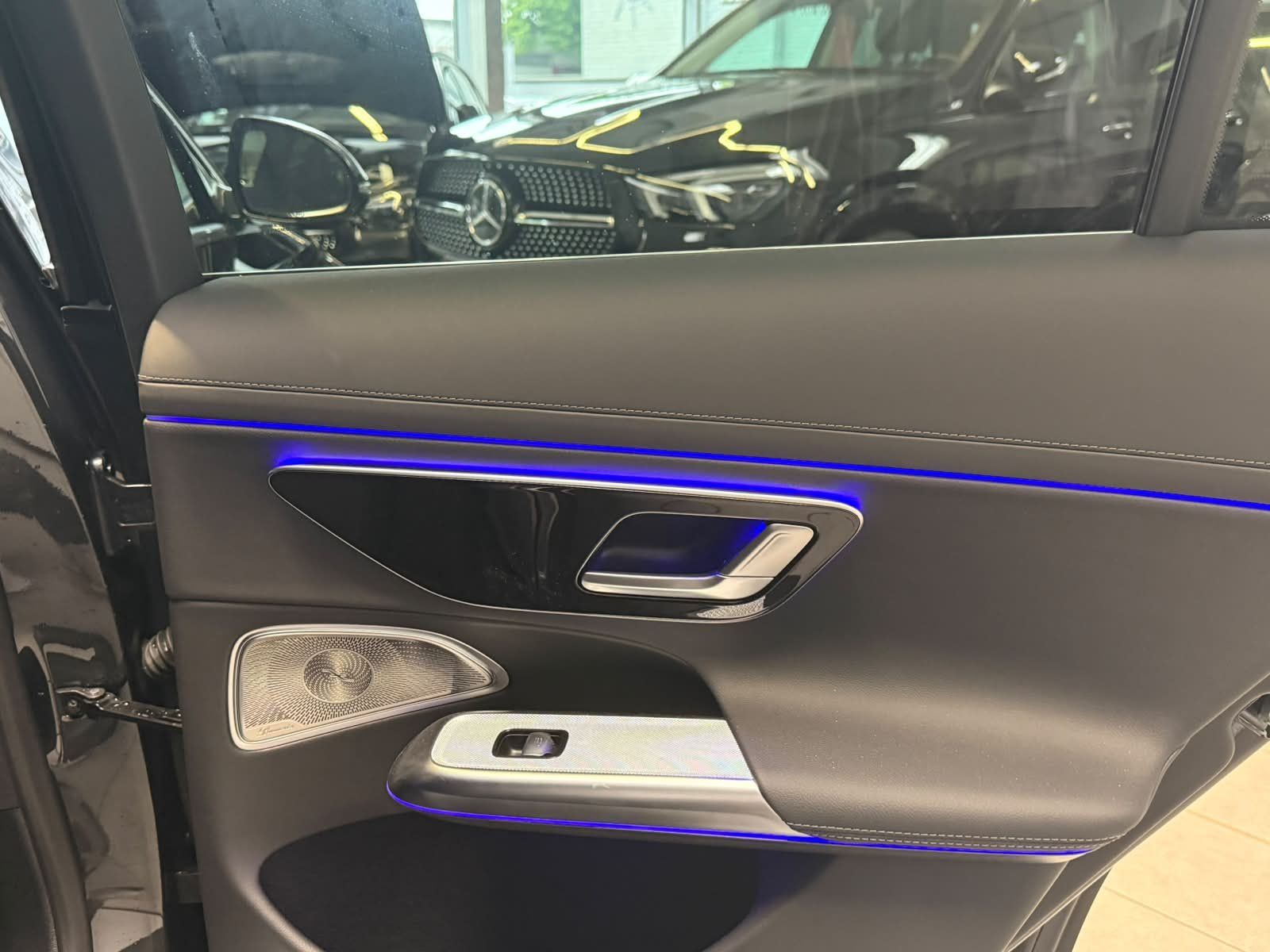 Fahrzeugabbildung Mercedes-Benz E 220 d T AMG ADV. BURM4D+AHK+DISTR+KEYLESS+DAB