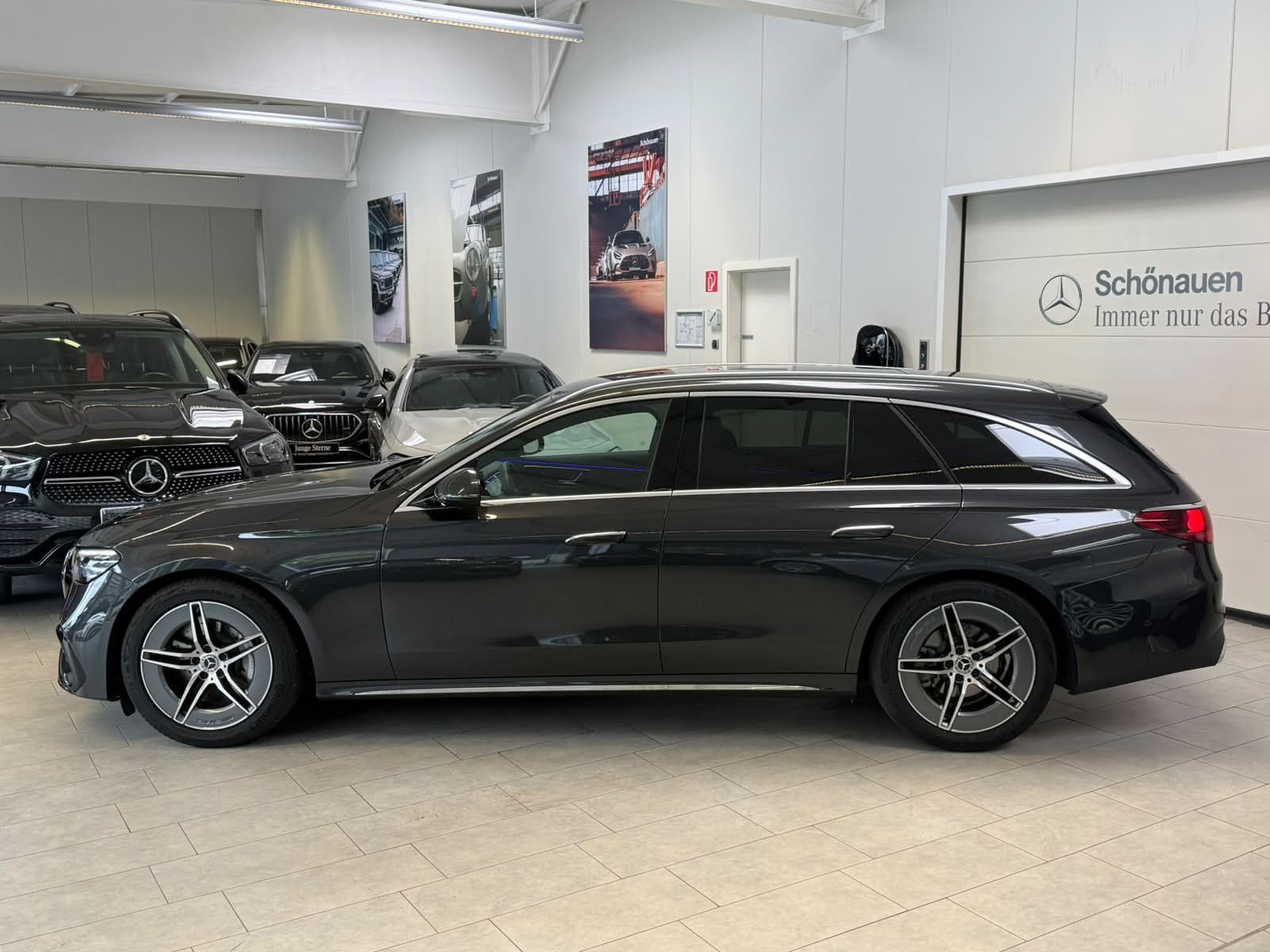Fahrzeugabbildung Mercedes-Benz E 220 d T AMG ADV. BURM4D+AHK+DISTR+KEYLESS+DAB