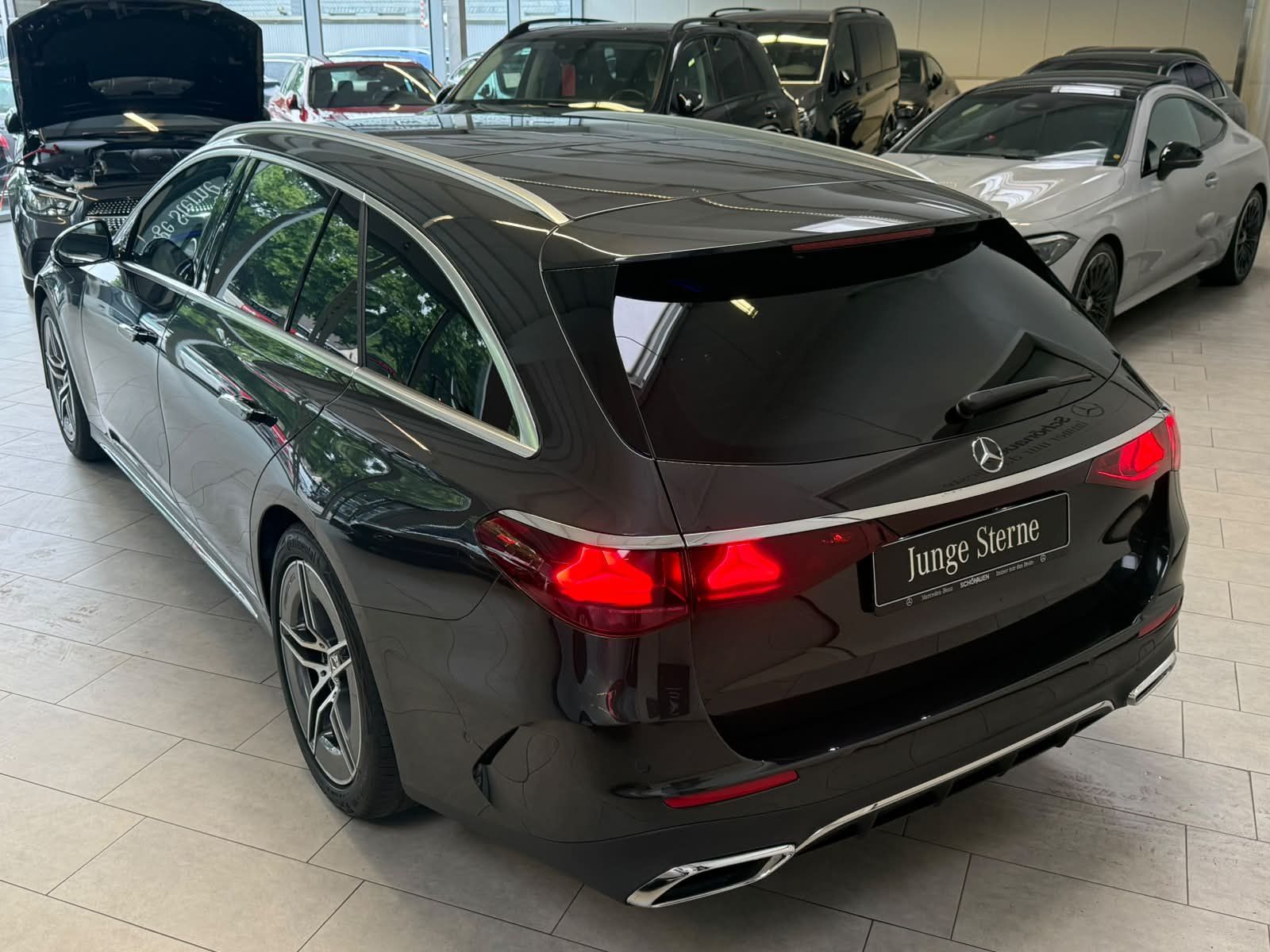 Fahrzeugabbildung Mercedes-Benz E 220 d T AMG ADV. BURM4D+AHK+DISTR+KEYLESS+DAB