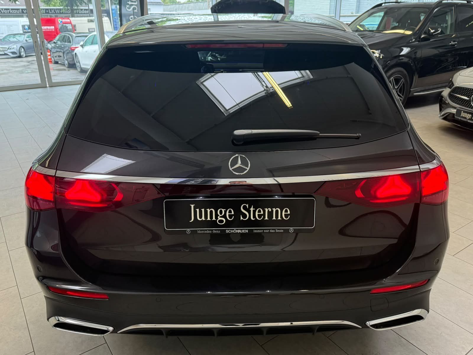 Fahrzeugabbildung Mercedes-Benz E 220 d T AMG ADV. BURM4D+AHK+DISTR+KEYLESS+DAB