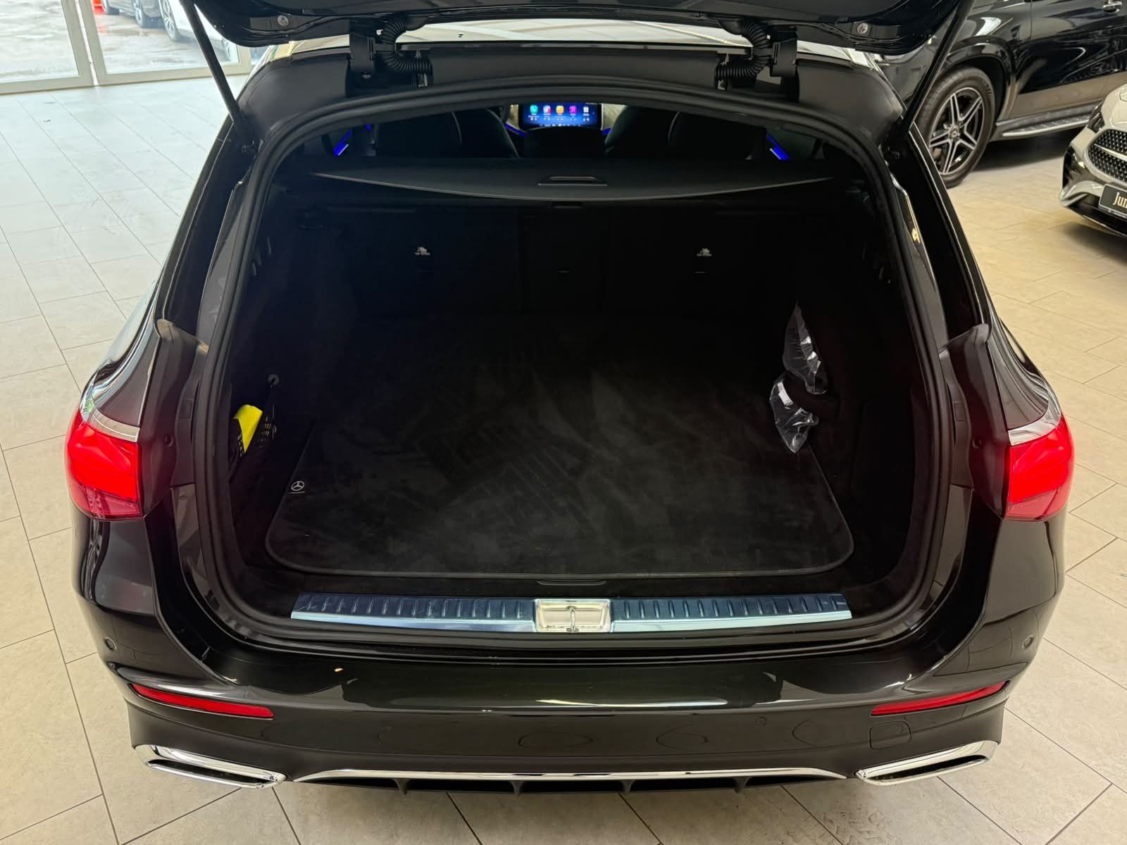 Fahrzeugabbildung Mercedes-Benz E 220 d T AMG ADV. BURM4D+AHK+DISTR+KEYLESS+DAB