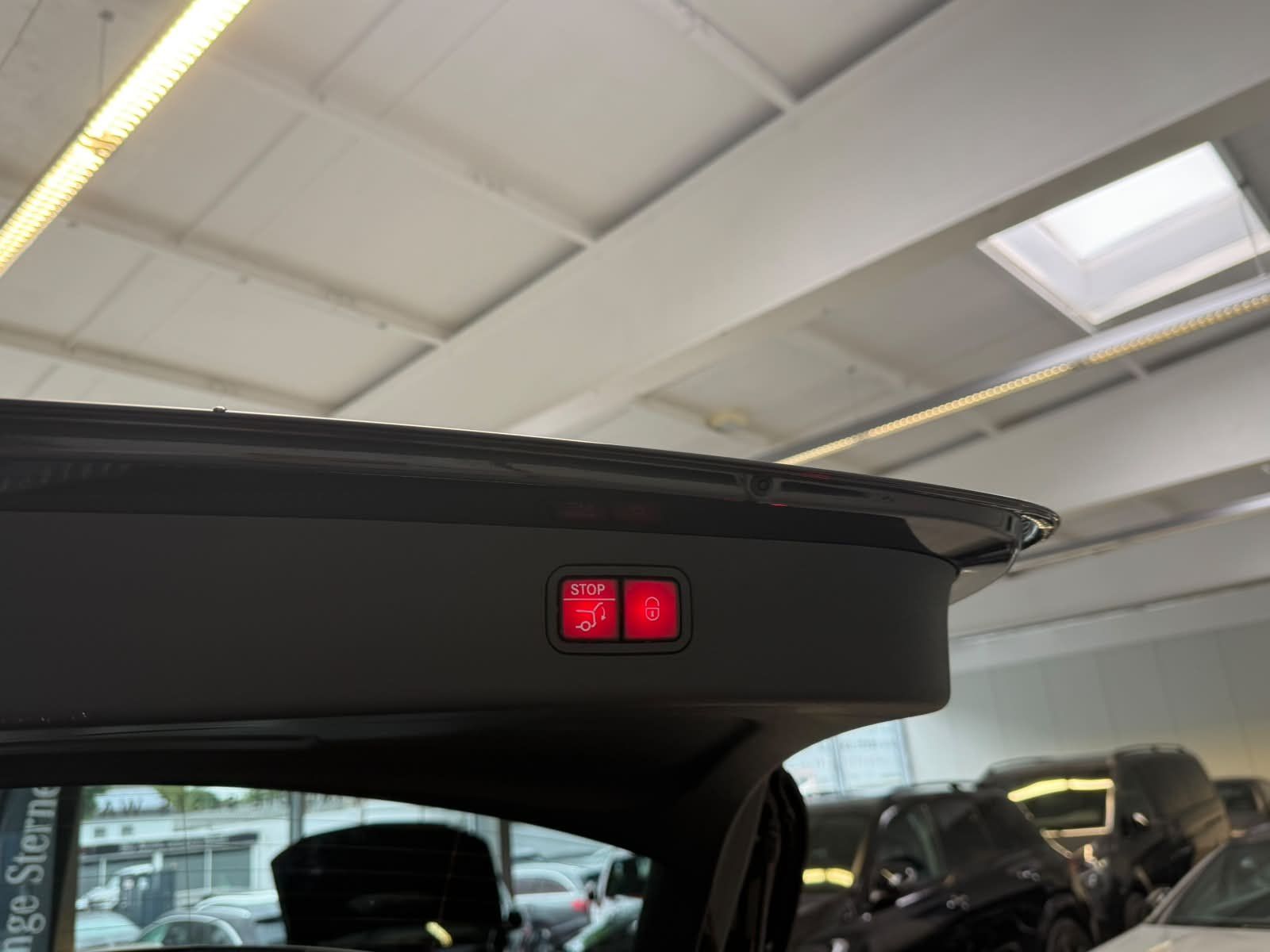 Fahrzeugabbildung Mercedes-Benz E 220 d T AMG ADV. BURM4D+AHK+DISTR+KEYLESS+DAB
