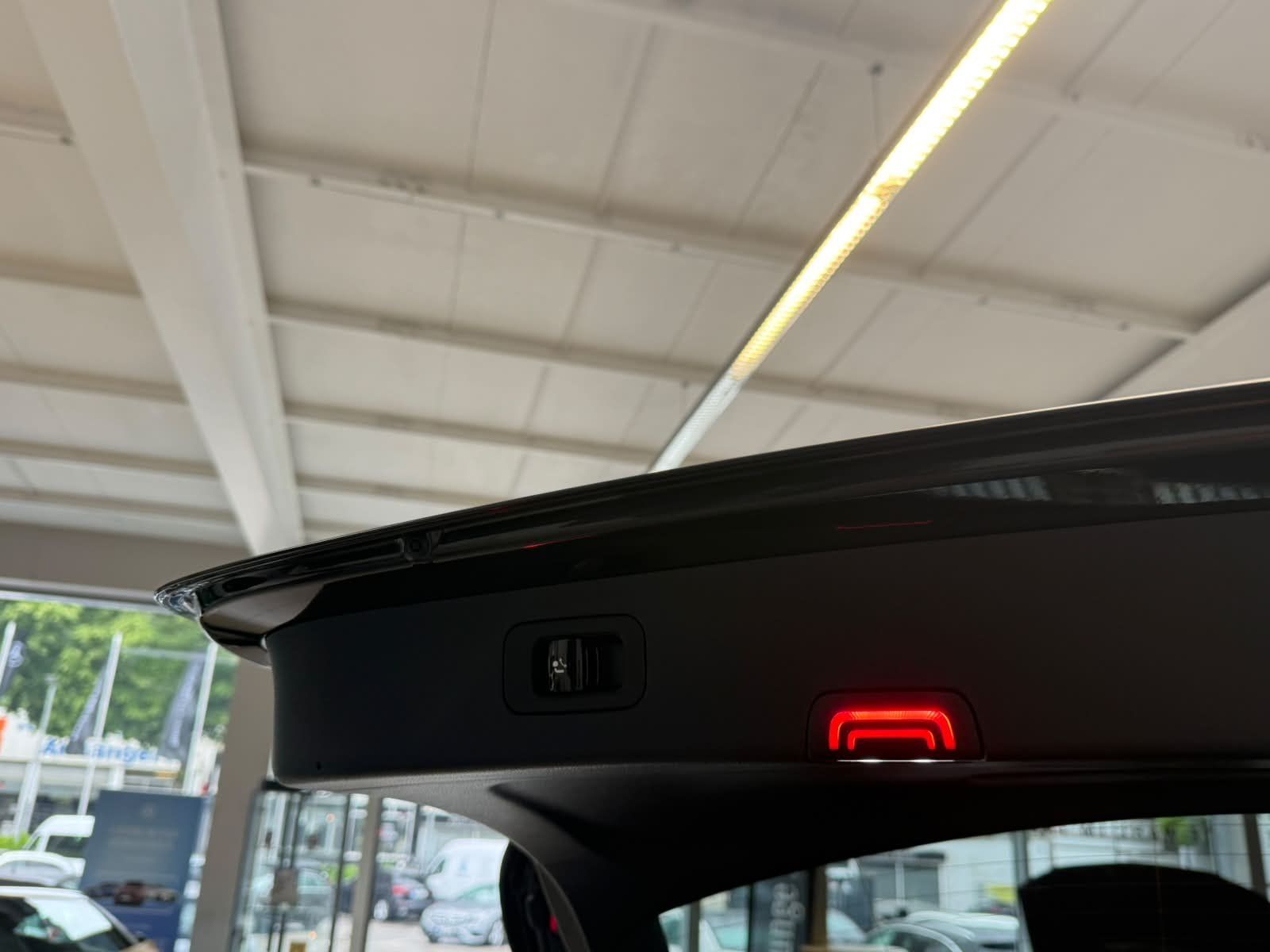 Fahrzeugabbildung Mercedes-Benz E 220 d T AMG ADV. BURM4D+AHK+DISTR+KEYLESS+DAB