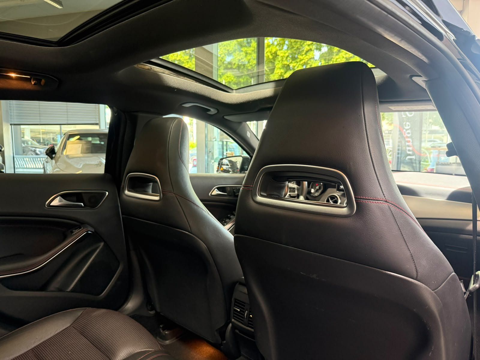 Fahrzeugabbildung Mercedes-Benz GLA 220 4M AMG+PANO+HARMAN / NUR AN GEWERBE!