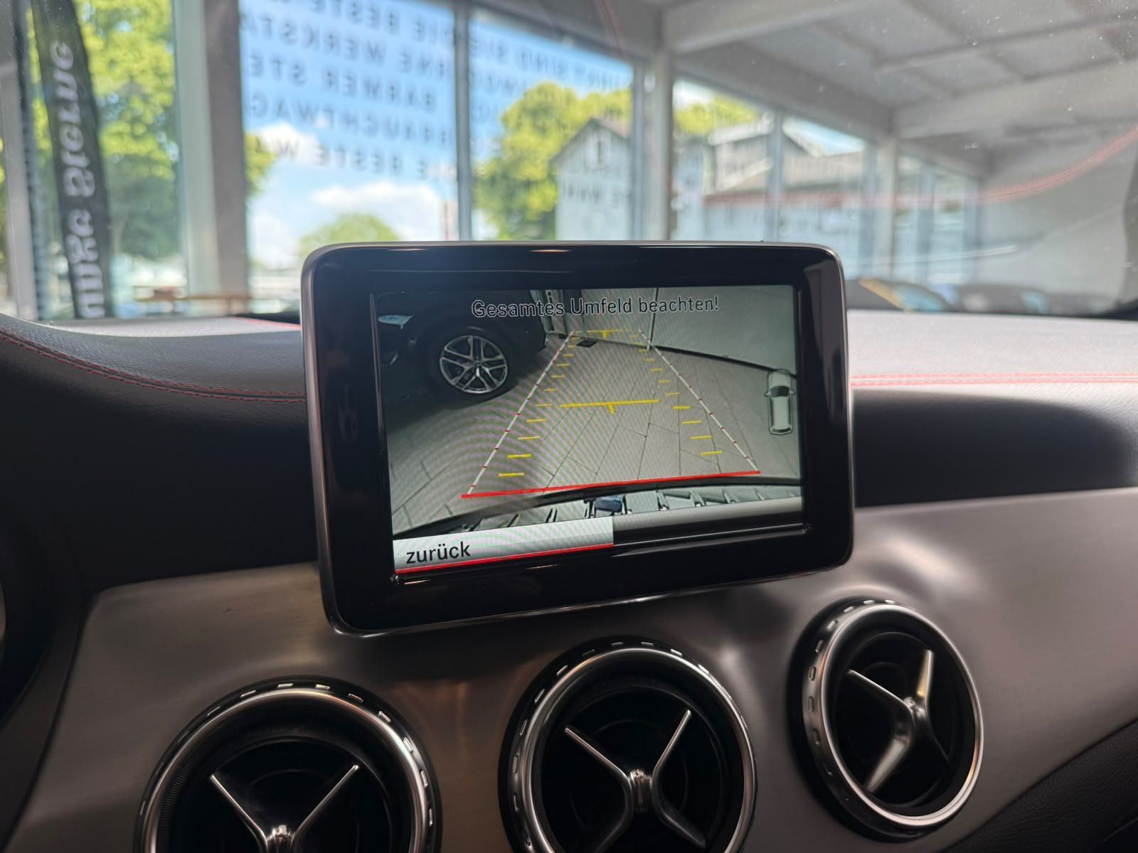 Fahrzeugabbildung Mercedes-Benz GLA 220 4M AMG+PANO+HARMAN / NUR AN GEWERBE!