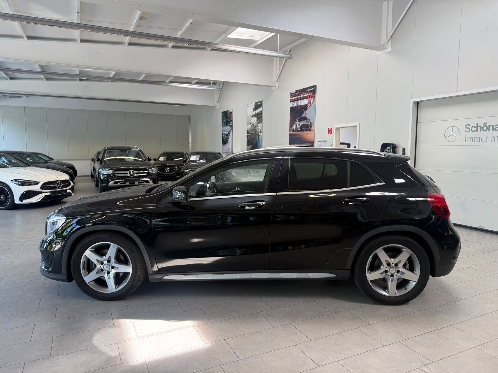 Fahrzeugabbildung Mercedes-Benz GLA 220 4M AMG+PANO+HARMAN / NUR AN GEWERBE!