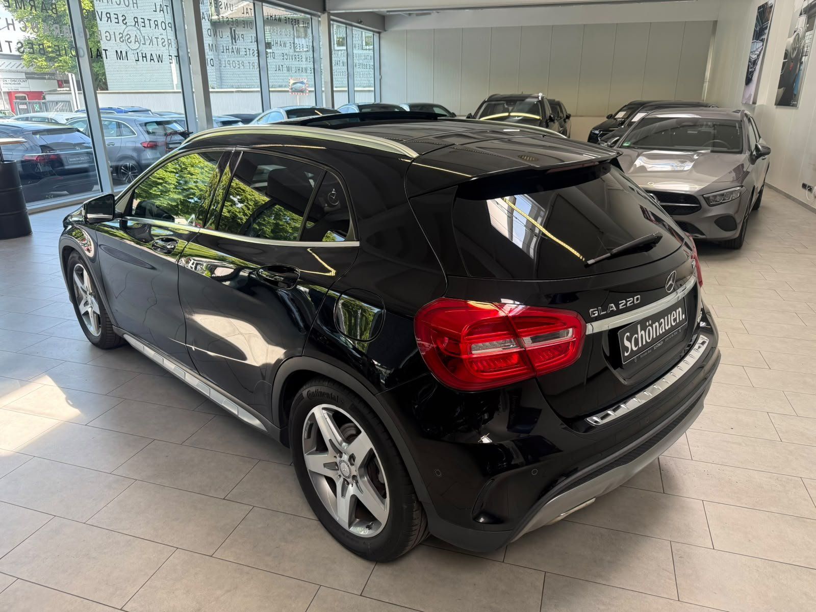 Fahrzeugabbildung Mercedes-Benz GLA 220 4M AMG+PANO+HARMAN / NUR AN GEWERBE!
