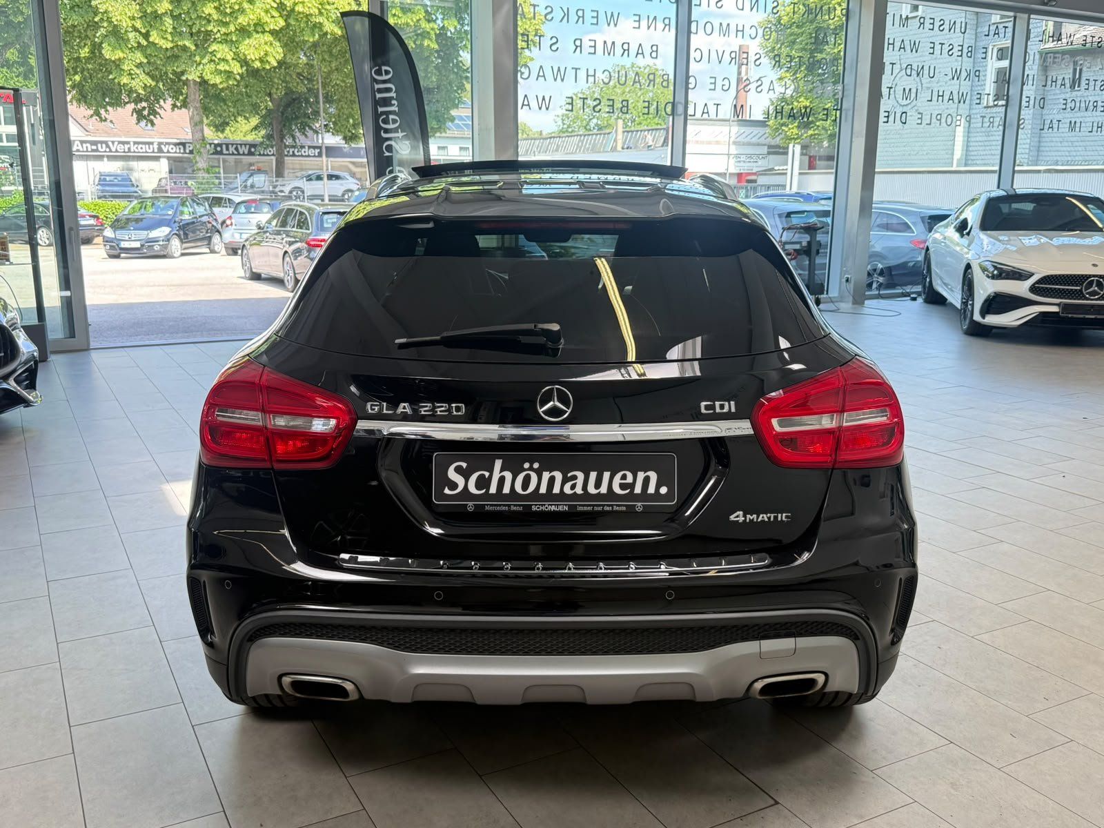Fahrzeugabbildung Mercedes-Benz GLA 220 4M AMG+PANO+HARMAN / NUR AN GEWERBE!