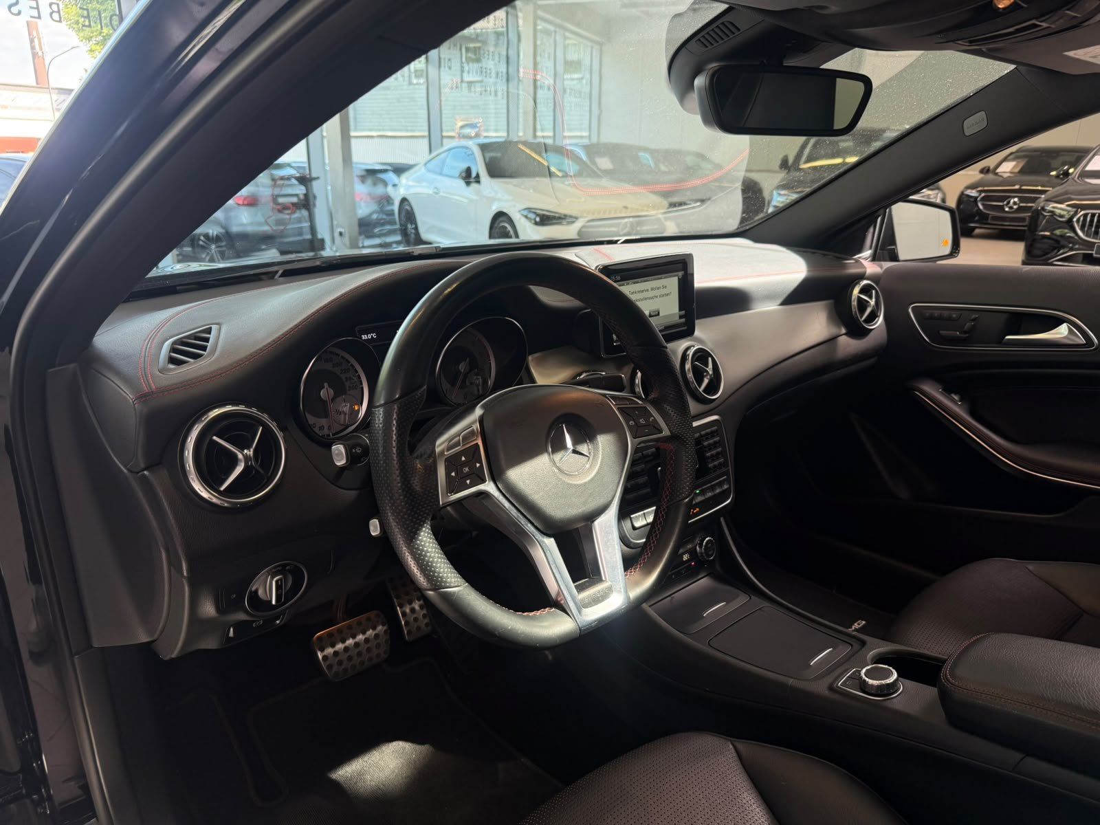Fahrzeugabbildung Mercedes-Benz GLA 220 4M AMG+PANO+HARMAN / NUR AN GEWERBE!