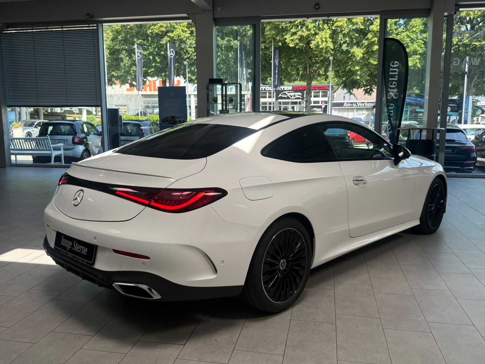 Fahrzeugabbildung Mercedes-Benz CLE 220 d AMG+HUD+PANO+BURM+NIGHT+MEMORY+DIGITAL