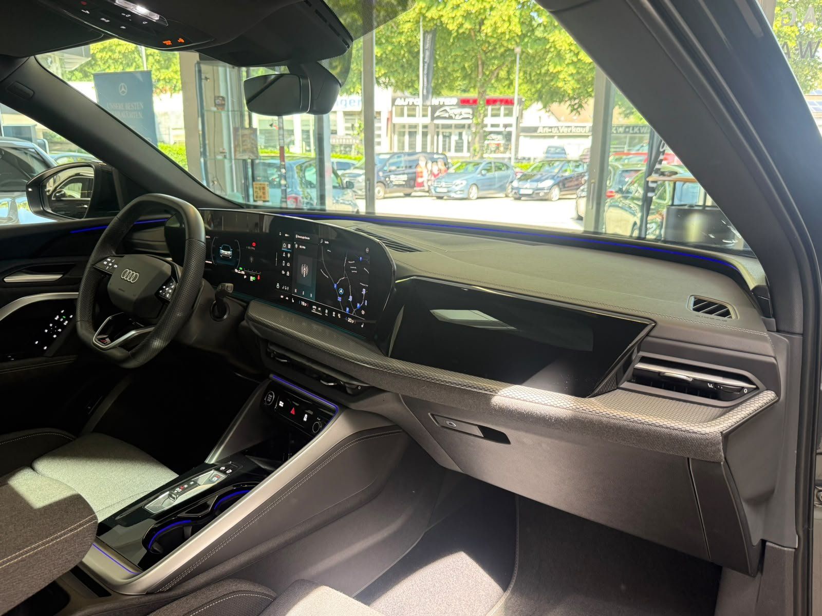 Fahrzeugabbildung Audi Q5 2.0 TFSI S-LINE PANO+KAMERA+3ZONEN+LED+20"