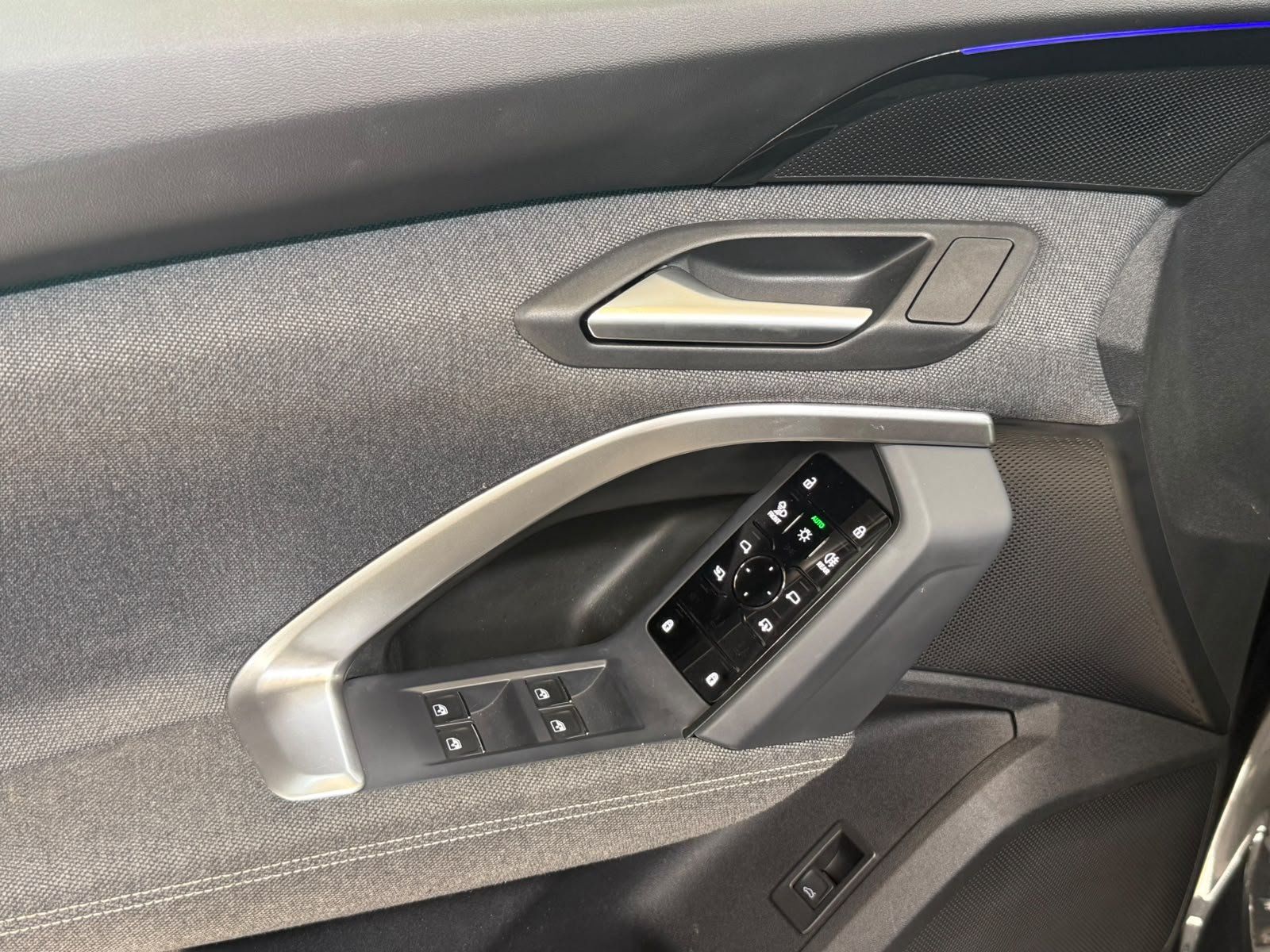 Fahrzeugabbildung Audi Q5 2.0 TFSI S-LINE PANO+KAMERA+3ZONEN+LED+20"