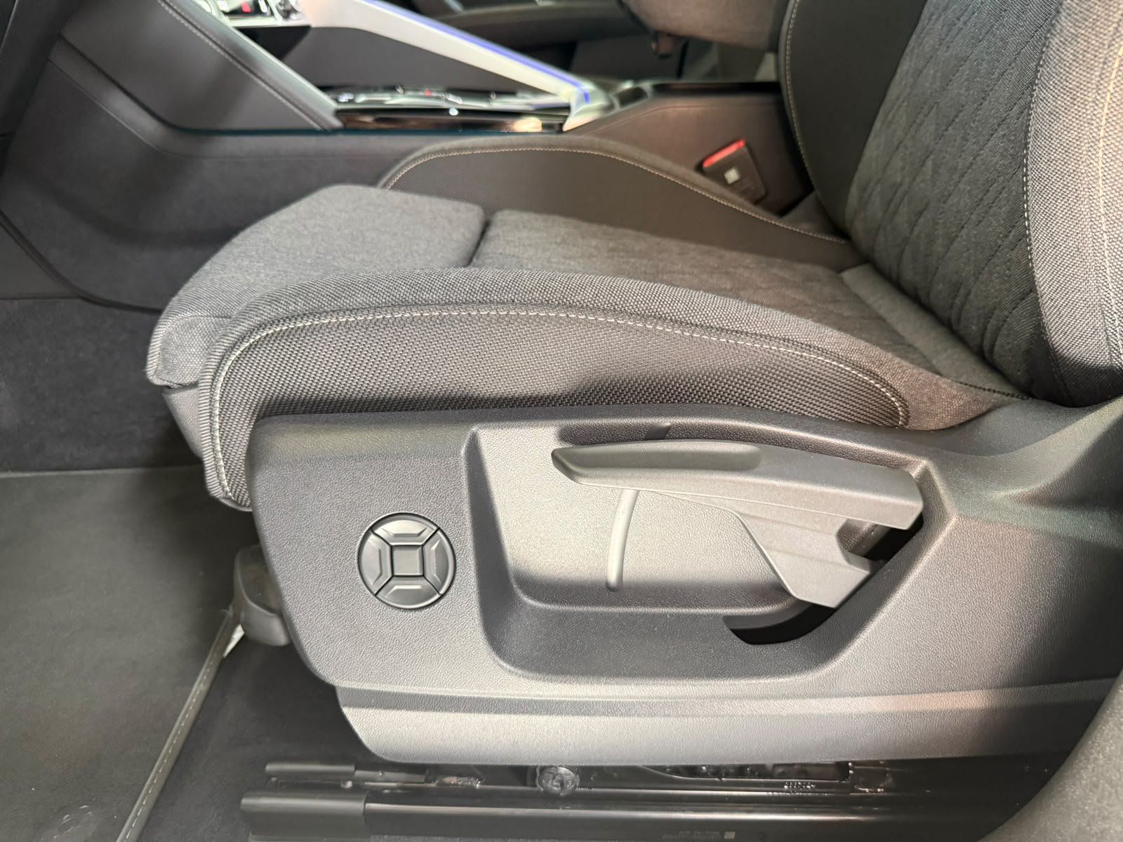 Fahrzeugabbildung Audi Q5 2.0 TFSI S-LINE PANO+KAMERA+3ZONEN+LED+20"