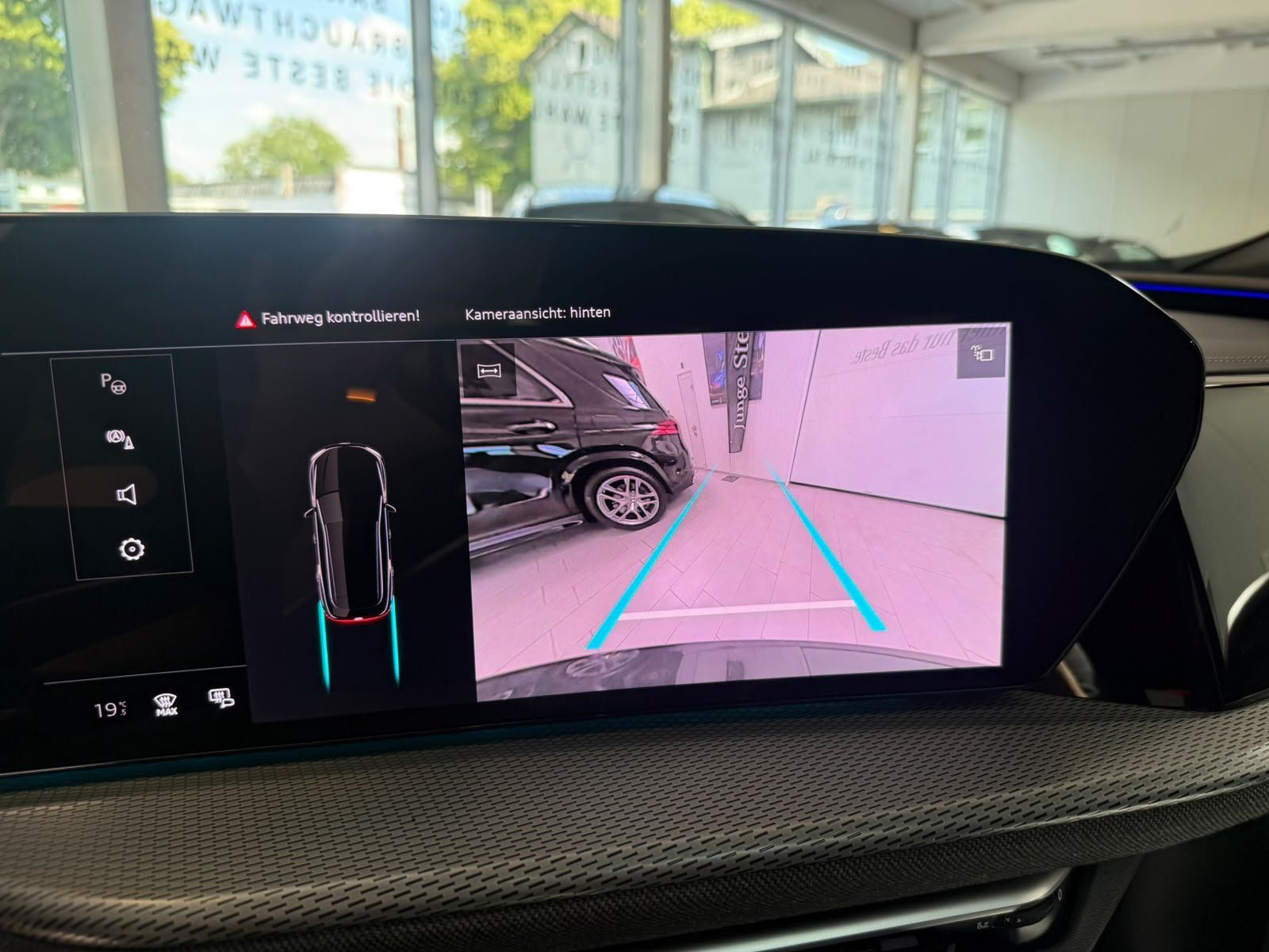 Fahrzeugabbildung Audi Q5 2.0 TFSI S-LINE PANO+KAMERA+3ZONEN+LED+20"