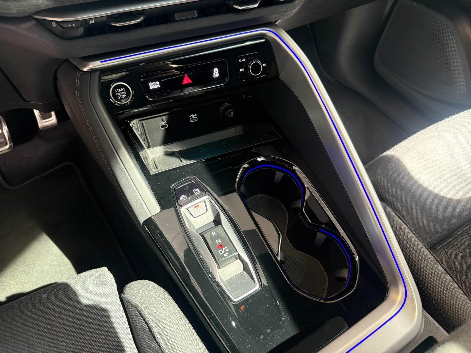 Fahrzeugabbildung Audi Q5 2.0 TFSI S-LINE PANO+KAMERA+3ZONEN+LED+20"